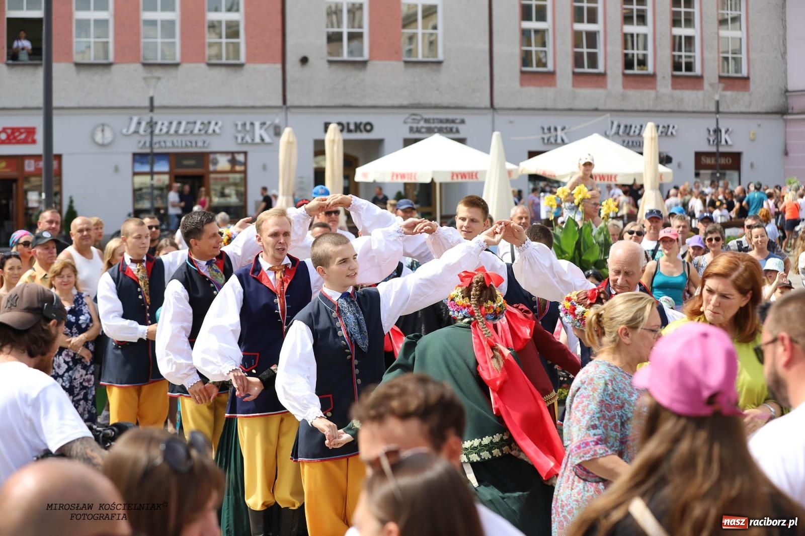 Zdjęcie w galerii na portalu naszraciborz.pl: Pytanie na Śniadanie TVP w Raciborzu. Na Rynku, na zamku, w grodzie i arboretum [FOTO] wiadomości z regionu