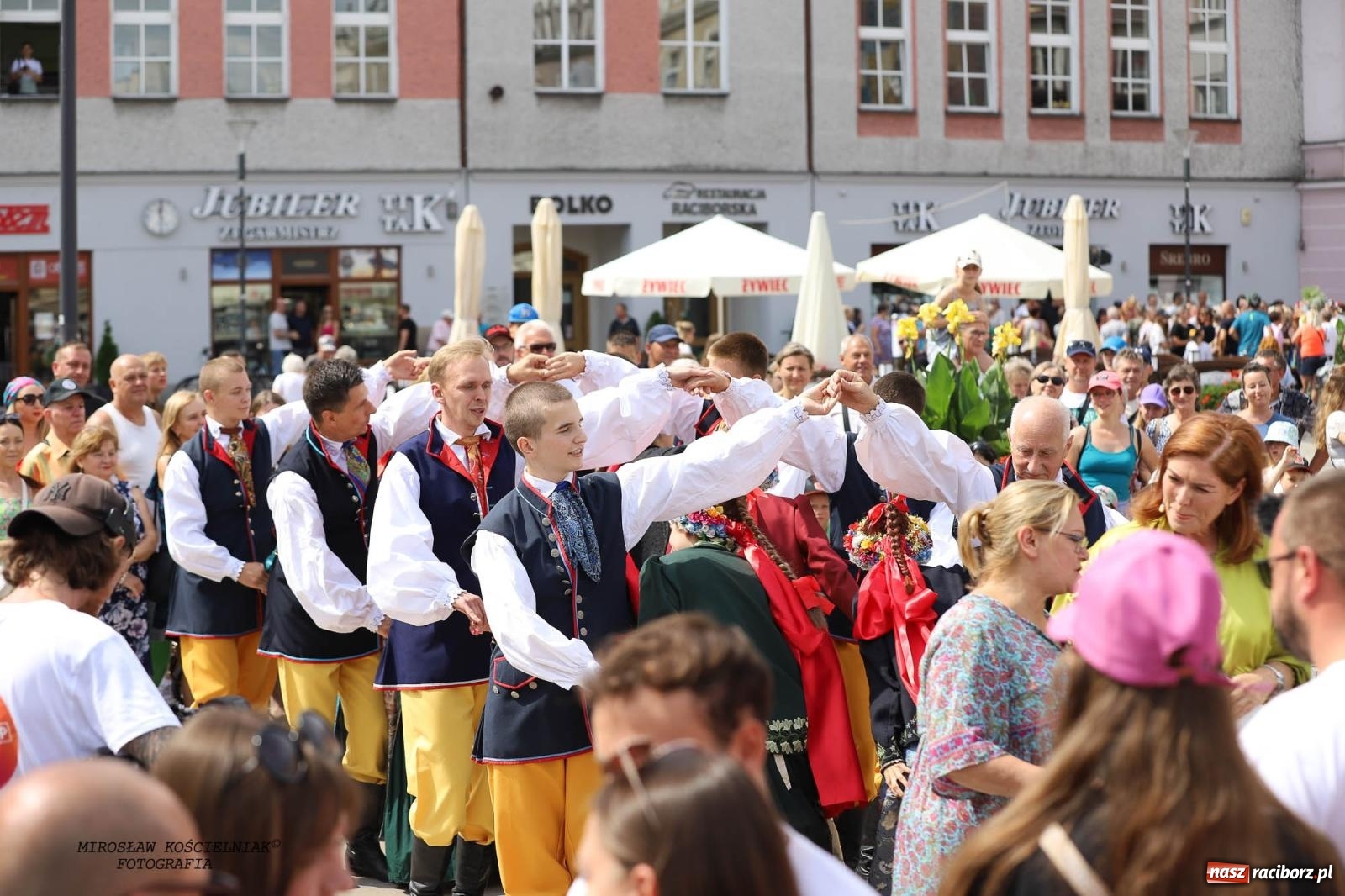 Zdjęcie w galerii na portalu naszraciborz.pl: Pytanie na Śniadanie TVP w Raciborzu. Na Rynku, na zamku, w grodzie i arboretum [FOTO] wiadomości z regionu