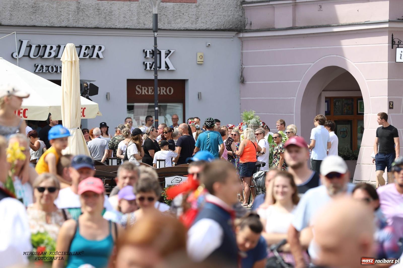 Zdjęcie w galerii na portalu naszraciborz.pl: Pytanie na Śniadanie TVP w Raciborzu. Na Rynku, na zamku, w grodzie i arboretum [FOTO] wiadomości z regionu