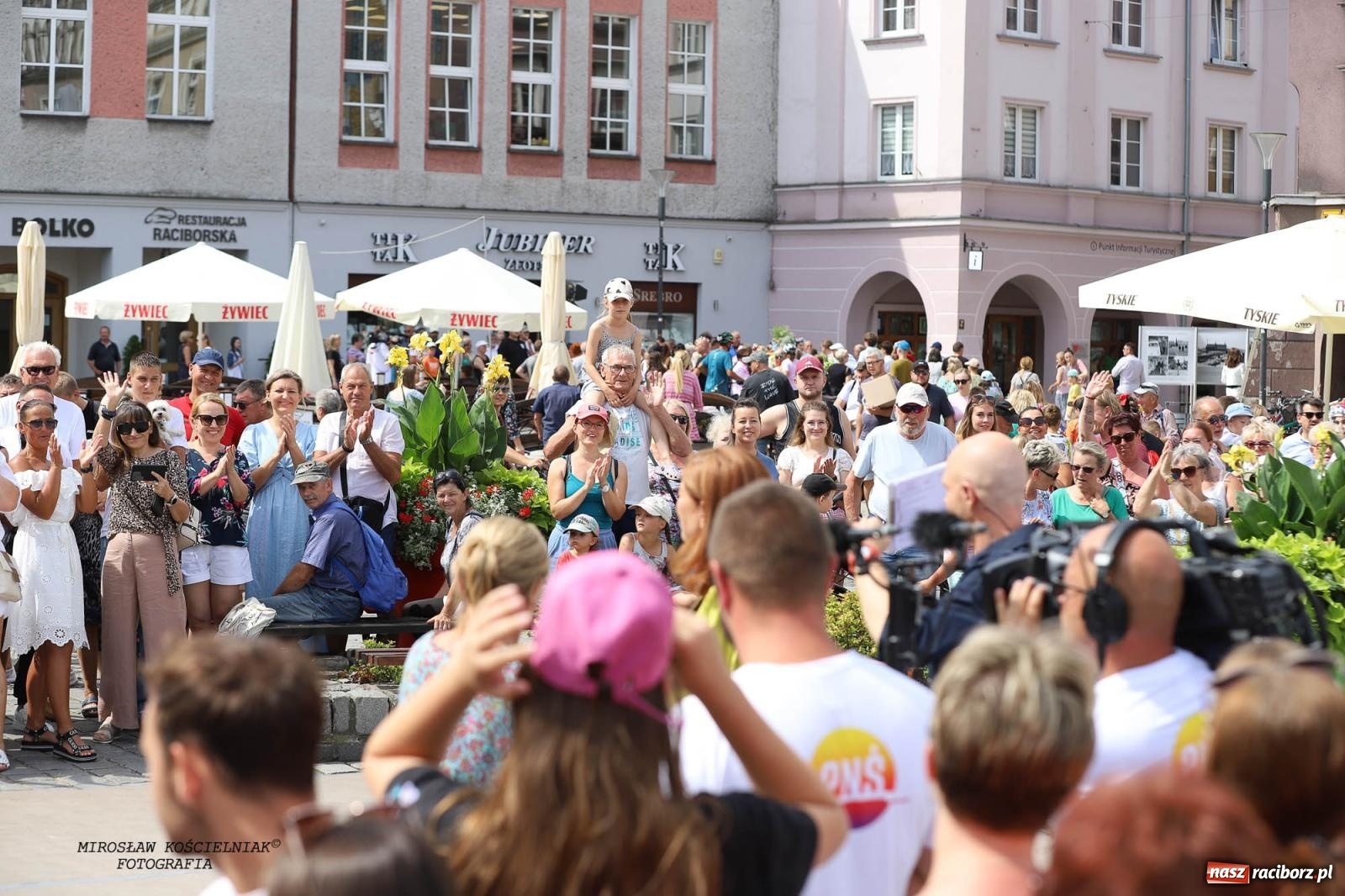Zdjęcie w galerii na portalu naszraciborz.pl: Pytanie na Śniadanie TVP w Raciborzu. Na Rynku, na zamku, w grodzie i arboretum [FOTO] wiadomości z regionu
