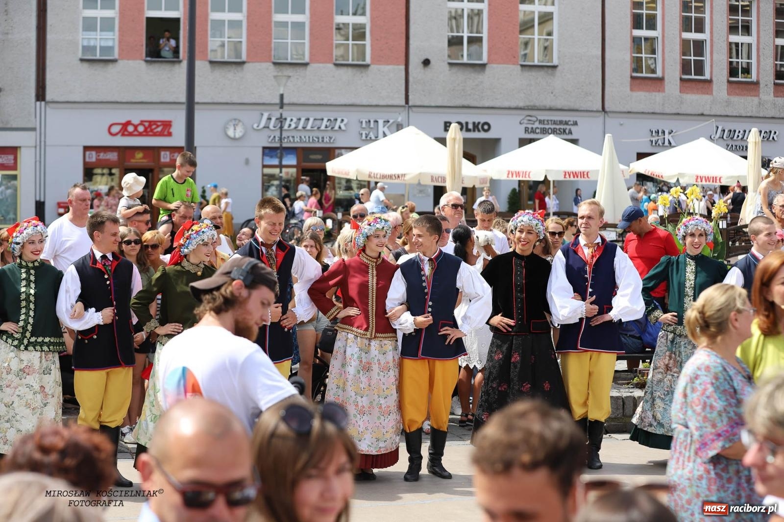 Zdjęcie w galerii na portalu naszraciborz.pl: Pytanie na Śniadanie TVP w Raciborzu. Na Rynku, na zamku, w grodzie i arboretum [FOTO] wiadomości z regionu