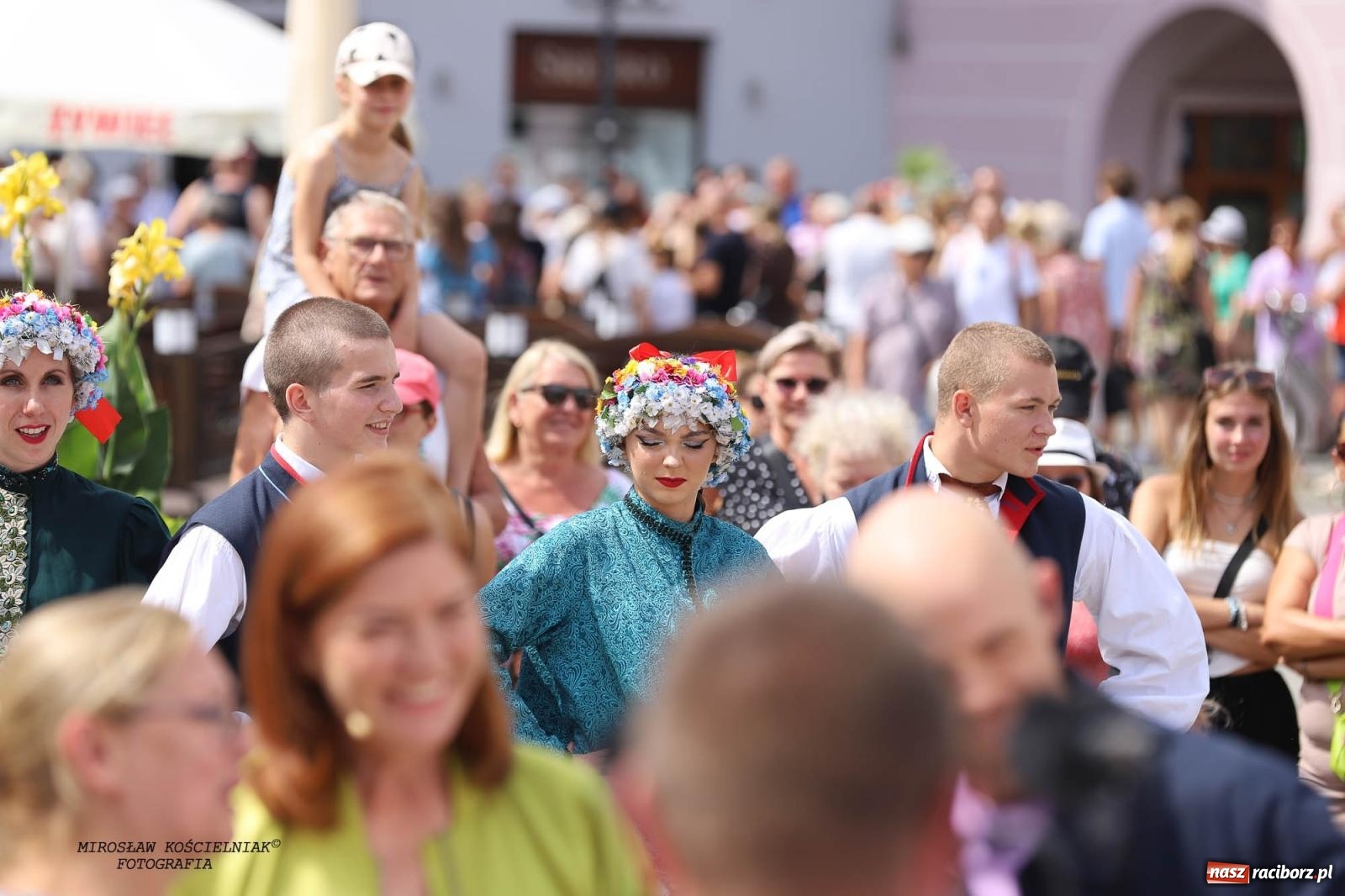 Zdjęcie w galerii na portalu naszraciborz.pl: Pytanie na Śniadanie TVP w Raciborzu. Na Rynku, na zamku, w grodzie i arboretum [FOTO] wiadomości z regionu