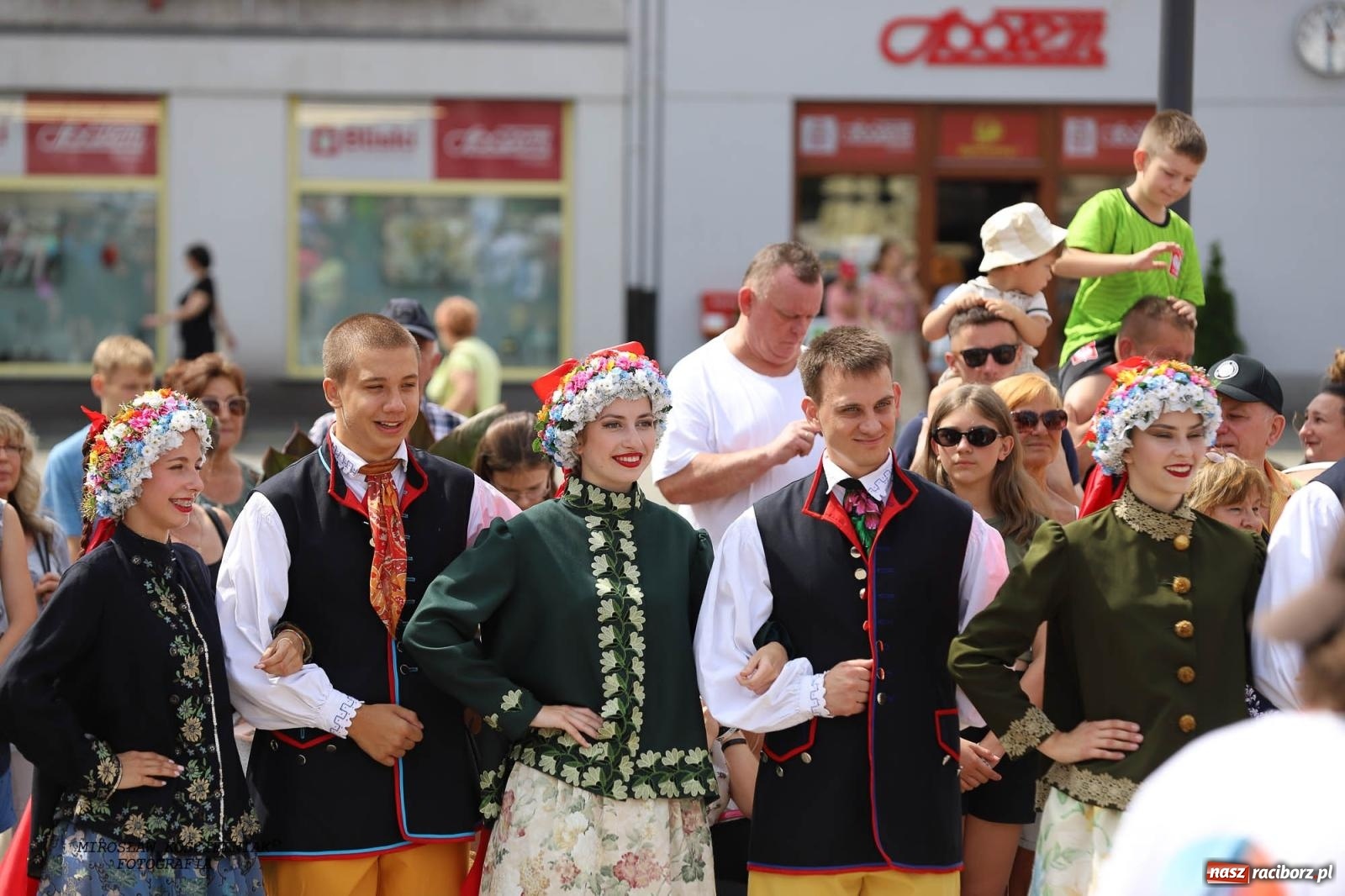 Zdjęcie w galerii na portalu naszraciborz.pl: Pytanie na Śniadanie TVP w Raciborzu. Na Rynku, na zamku, w grodzie i arboretum [FOTO] wiadomości z regionu