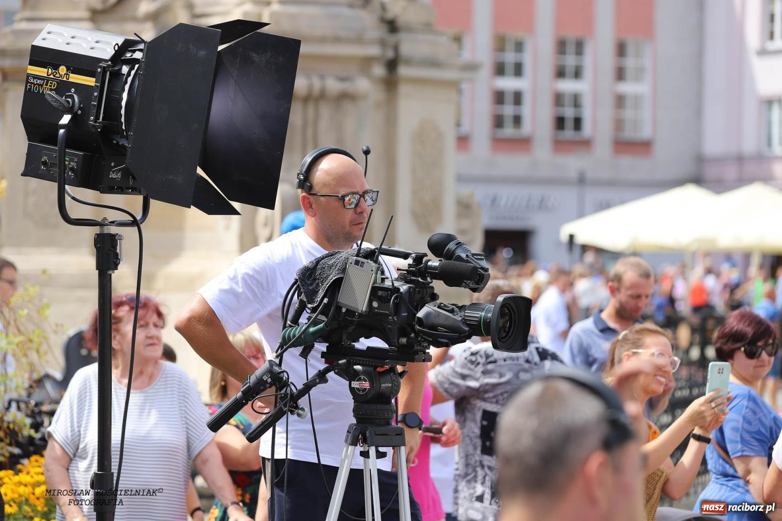 Zdjęcie w galerii na portalu naszraciborz.pl: Pytanie na Śniadanie TVP w Raciborzu. Na Rynku, na zamku, w grodzie i arboretum [FOTO] wiadomości z regionu