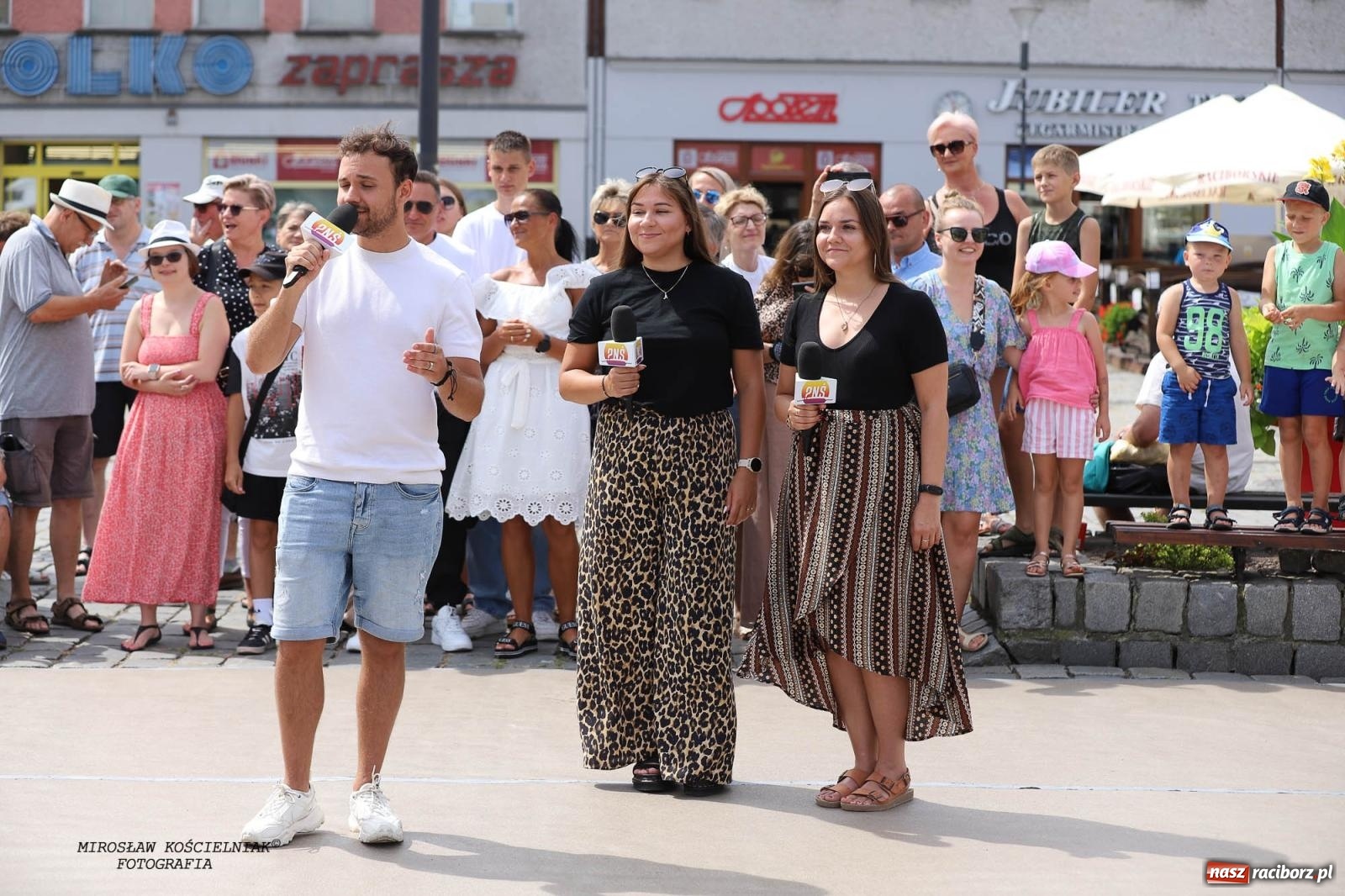 Zdjęcie w galerii na portalu naszraciborz.pl: Pytanie na Śniadanie TVP w Raciborzu. Na Rynku, na zamku, w grodzie i arboretum [FOTO] wiadomości z regionu