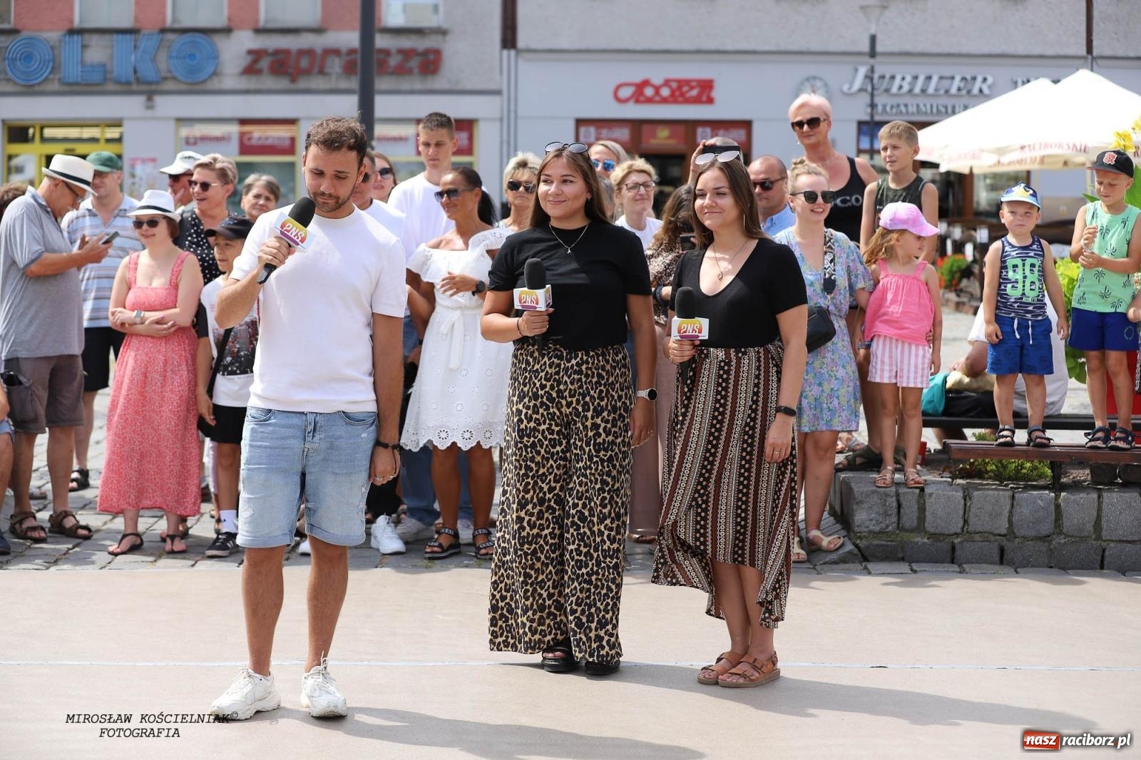 Zdjęcie w galerii na portalu naszraciborz.pl: Pytanie na Śniadanie TVP w Raciborzu. Na Rynku, na zamku, w grodzie i arboretum [FOTO] wiadomości z regionu