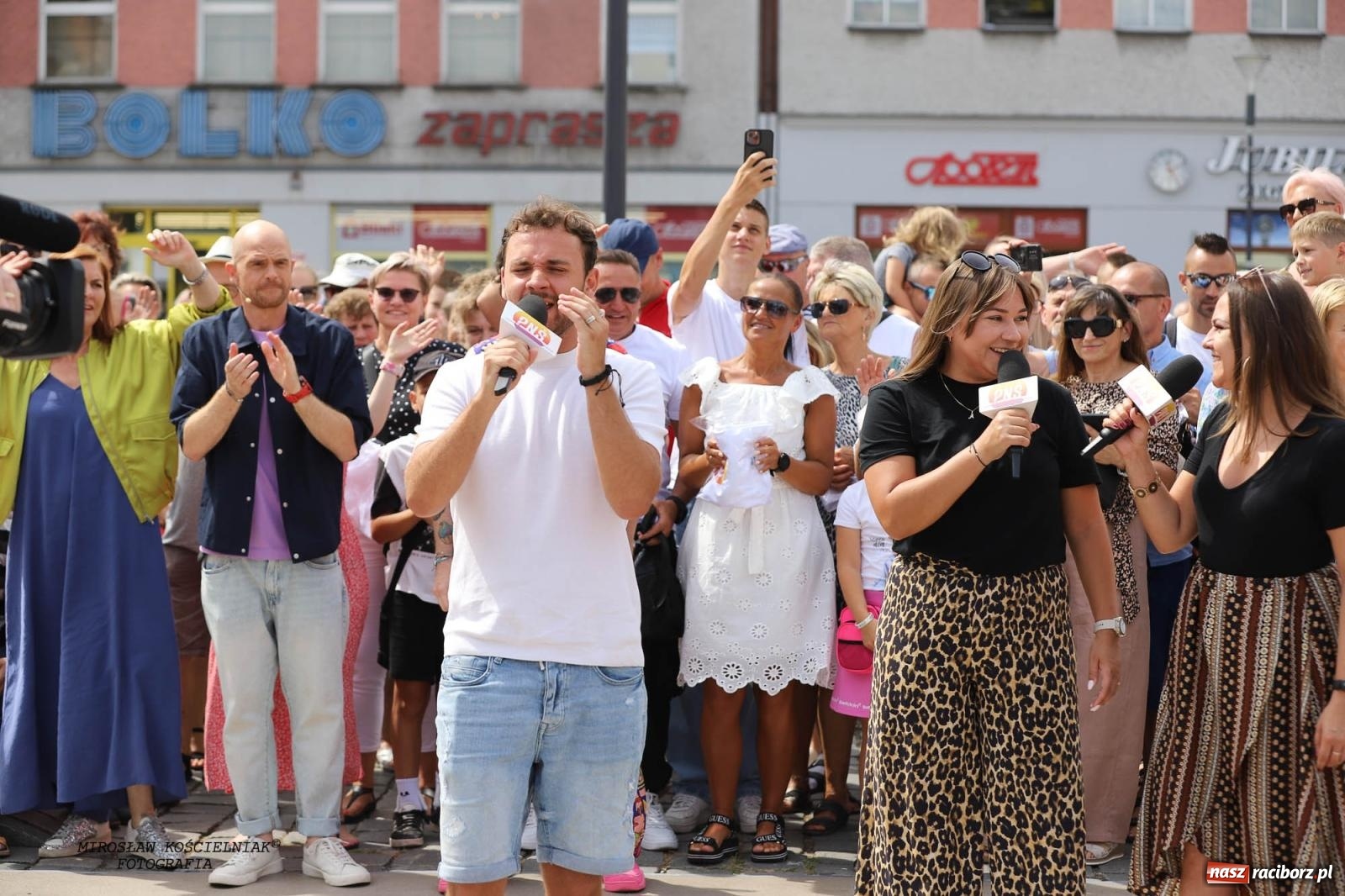 Zdjęcie w galerii na portalu naszraciborz.pl: Pytanie na Śniadanie TVP w Raciborzu. Na Rynku, na zamku, w grodzie i arboretum [FOTO] wiadomości z regionu