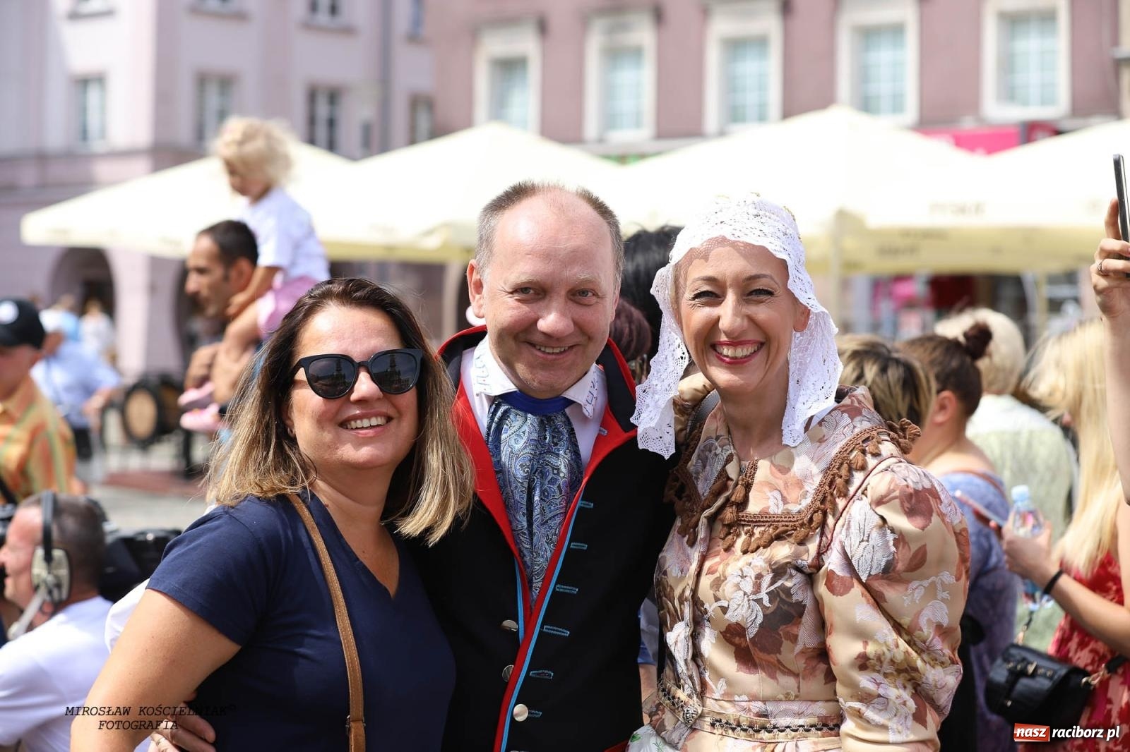 Zdjęcie w galerii na portalu naszraciborz.pl: Pytanie na Śniadanie TVP w Raciborzu. Na Rynku, na zamku, w grodzie i arboretum [FOTO] wiadomości z regionu