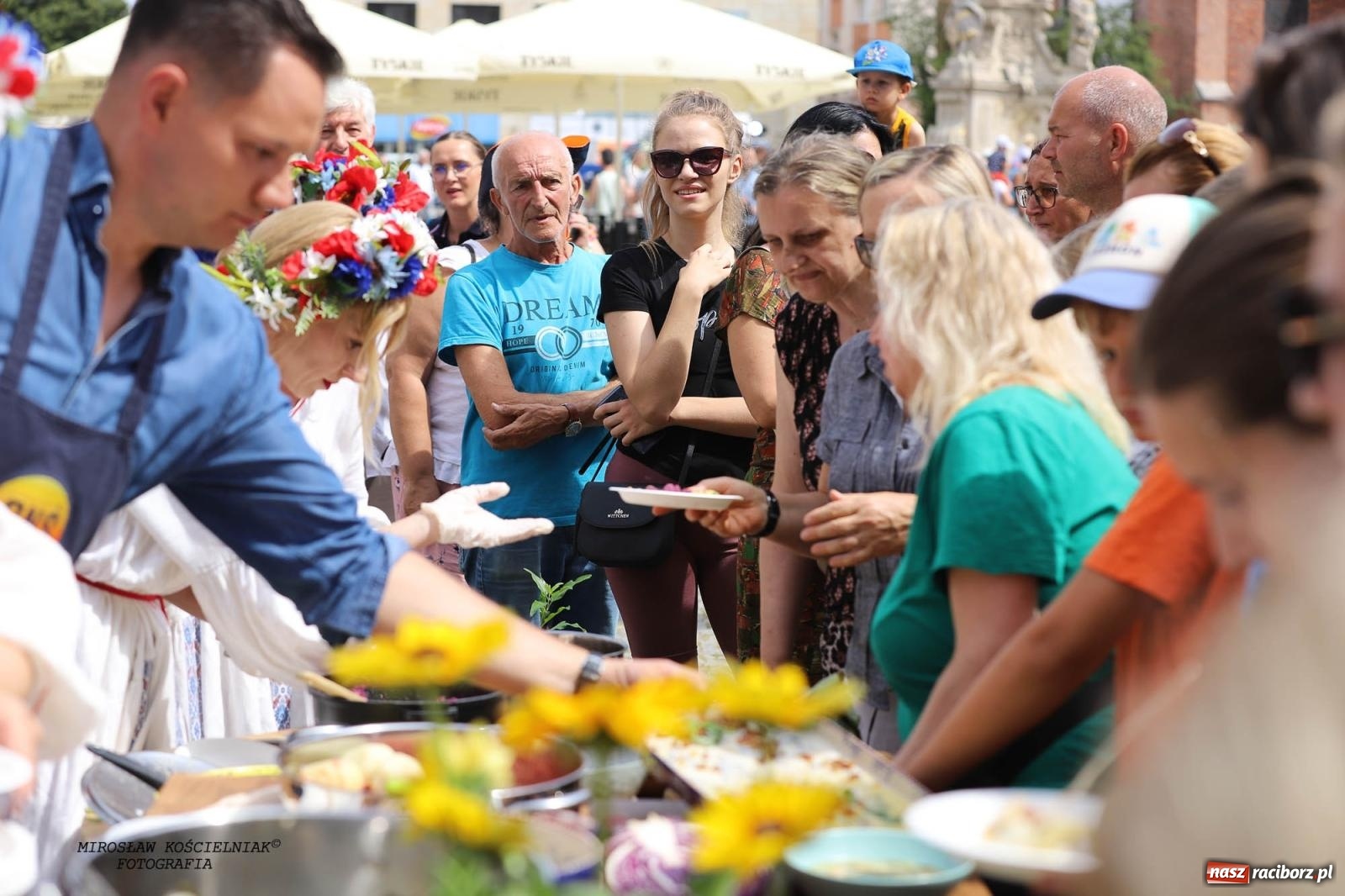 Zdjęcie w galerii na portalu naszraciborz.pl: Pytanie na Śniadanie TVP w Raciborzu. Na Rynku, na zamku, w grodzie i arboretum [FOTO] wiadomości z regionu