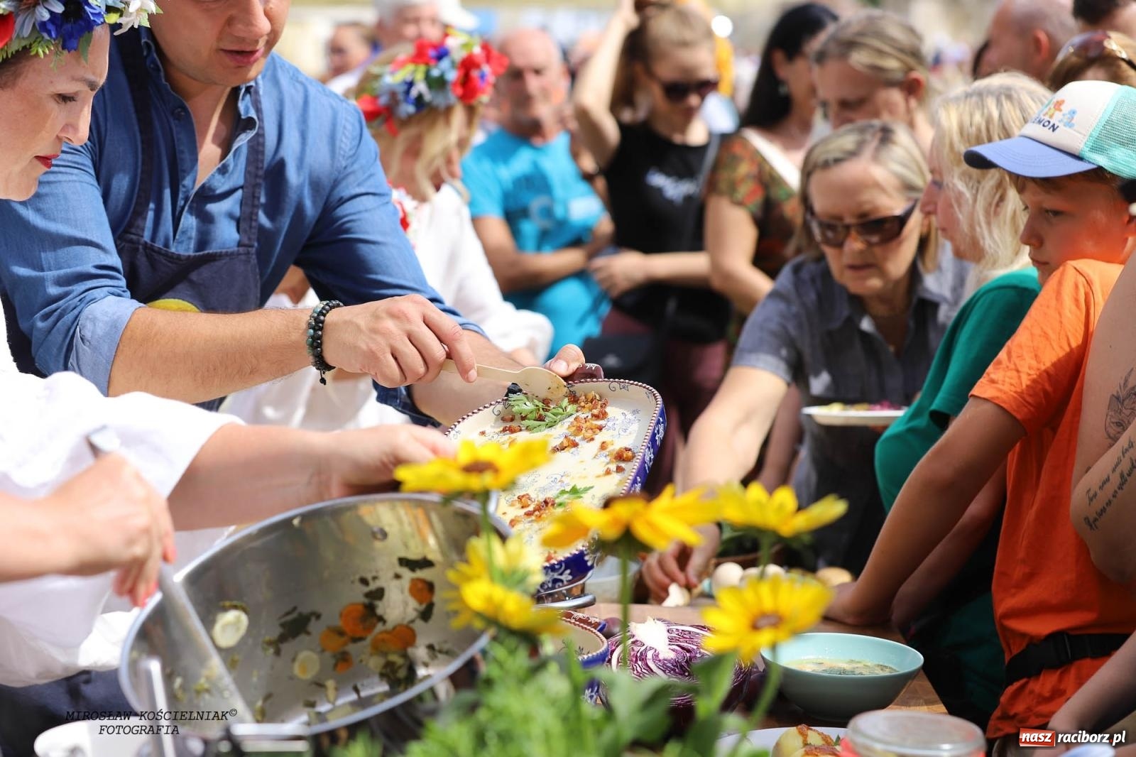Zdjęcie w galerii na portalu naszraciborz.pl: Pytanie na Śniadanie TVP w Raciborzu. Na Rynku, na zamku, w grodzie i arboretum [FOTO] wiadomości z regionu