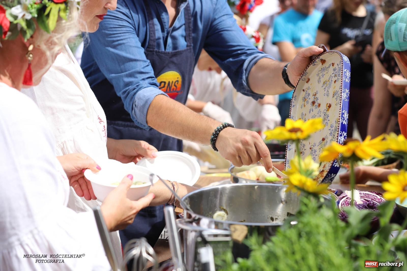 Zdjęcie w galerii na portalu naszraciborz.pl: Pytanie na Śniadanie TVP w Raciborzu. Na Rynku, na zamku, w grodzie i arboretum [FOTO] wiadomości z regionu