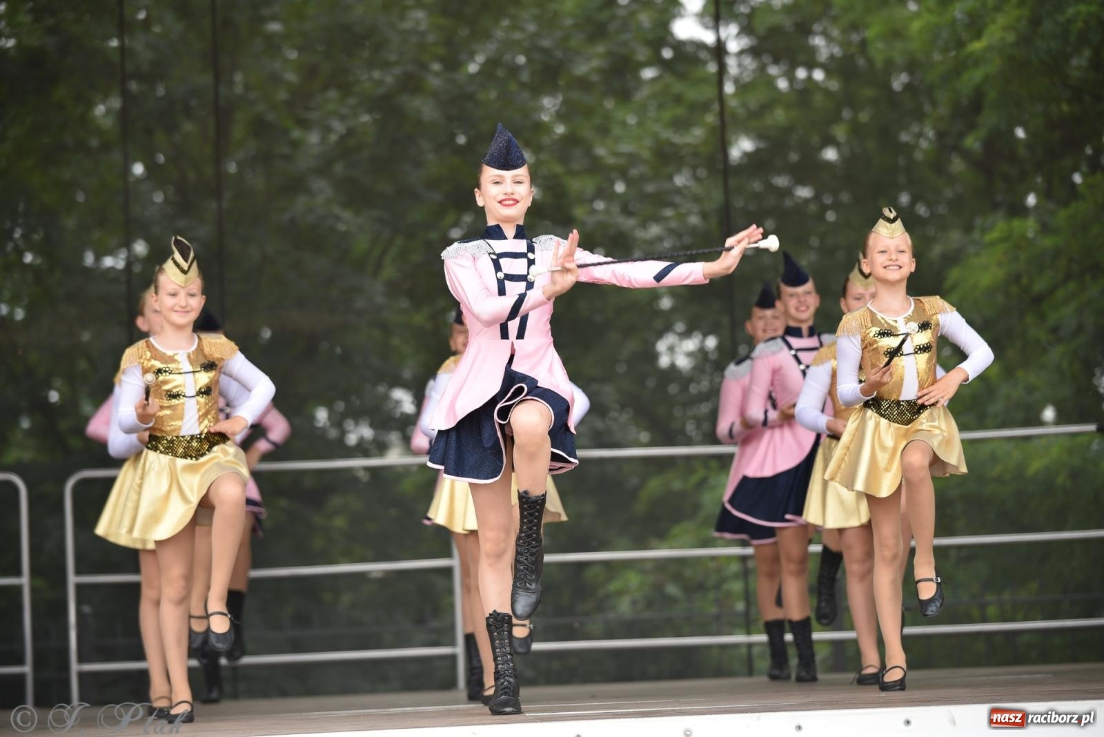 Zdjęcie w galerii na portalu naszraciborz.pl: Pytanie na Śniadanie TVP w Raciborzu. Na Rynku, na zamku, w grodzie i arboretum [FOTO] wiadomości z regionu