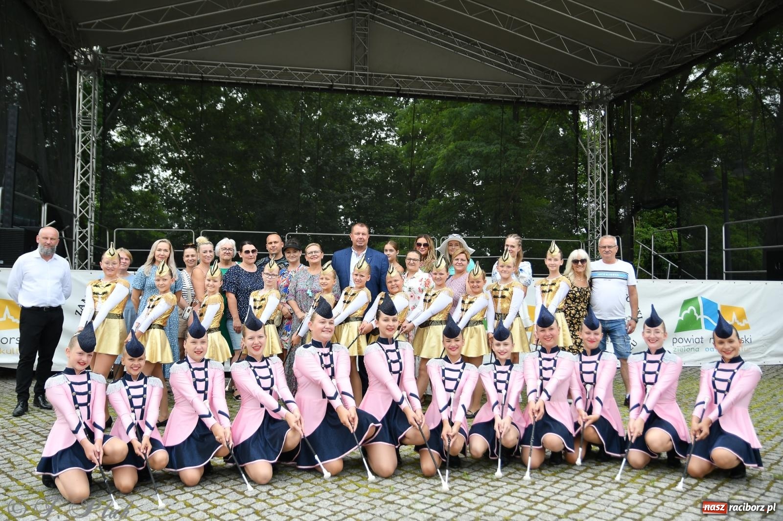 Zdjęcie w galerii na portalu naszraciborz.pl: Pytanie na Śniadanie TVP w Raciborzu. Na Rynku, na zamku, w grodzie i arboretum [FOTO] wiadomości z regionu