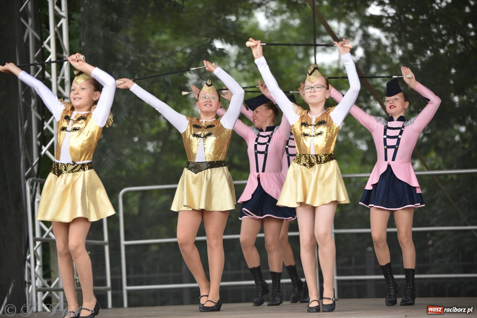 Zdjęcie w galerii na portalu naszraciborz.pl: Pytanie na Śniadanie TVP w Raciborzu. Na Rynku, na zamku, w grodzie i arboretum [FOTO] wiadomości z regionu