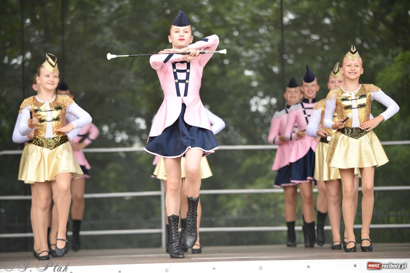 Zdjęcie w galerii na portalu naszraciborz.pl: Pytanie na Śniadanie TVP w Raciborzu. Na Rynku, na zamku, w grodzie i arboretum [FOTO] wiadomości z regionu