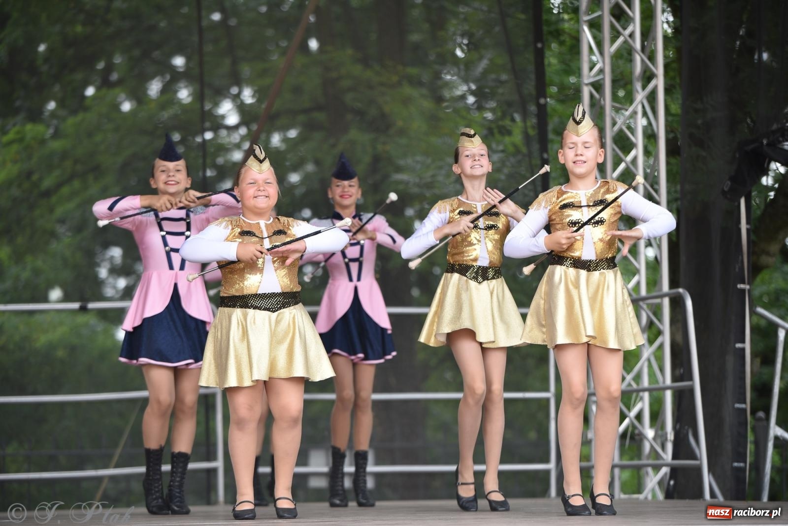 Zdjęcie w galerii na portalu naszraciborz.pl: Pytanie na Śniadanie TVP w Raciborzu. Na Rynku, na zamku, w grodzie i arboretum [FOTO] wiadomości z regionu