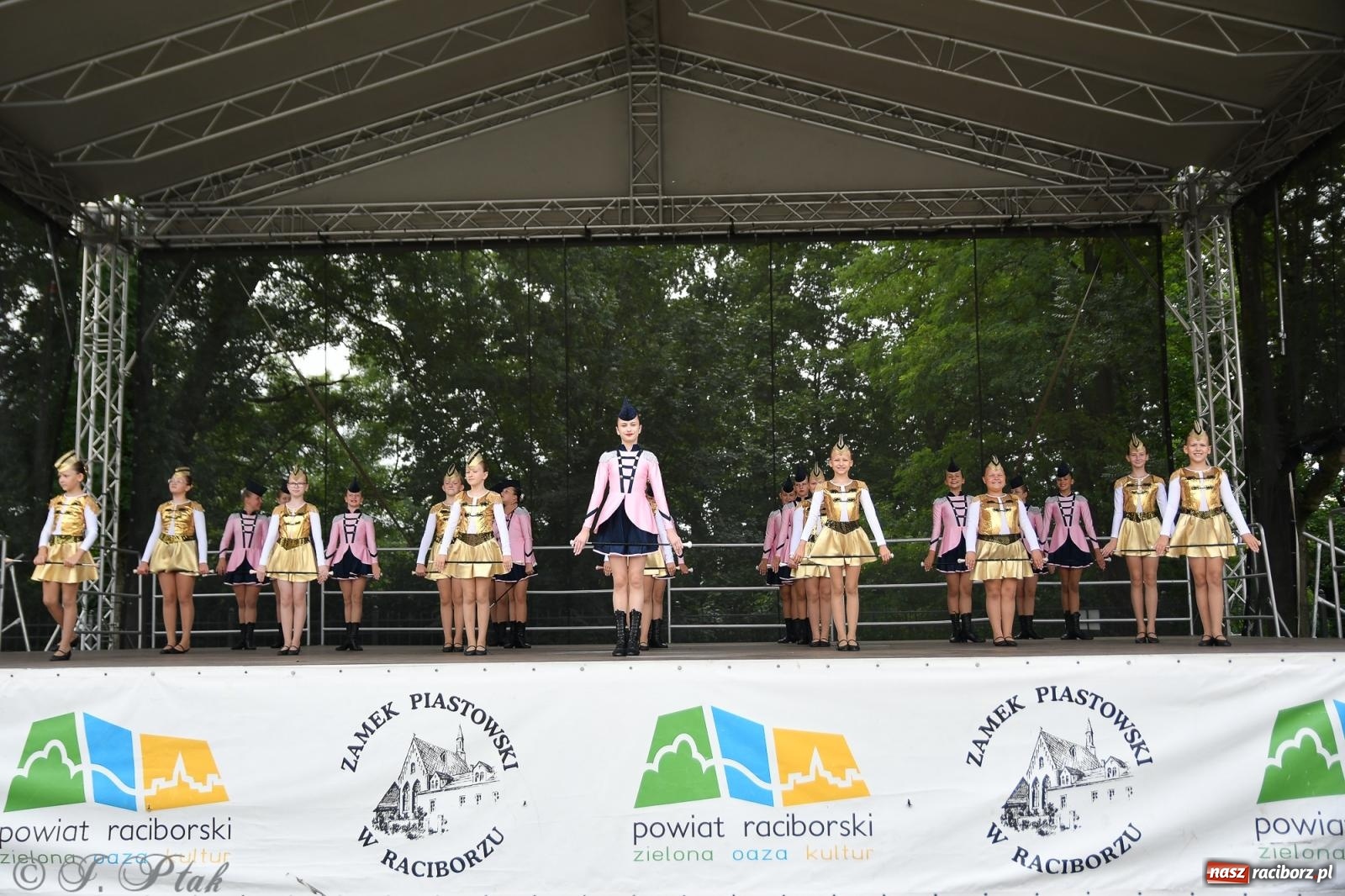 Zdjęcie w galerii na portalu naszraciborz.pl: Pytanie na Śniadanie TVP w Raciborzu. Na Rynku, na zamku, w grodzie i arboretum [FOTO] wiadomości z regionu