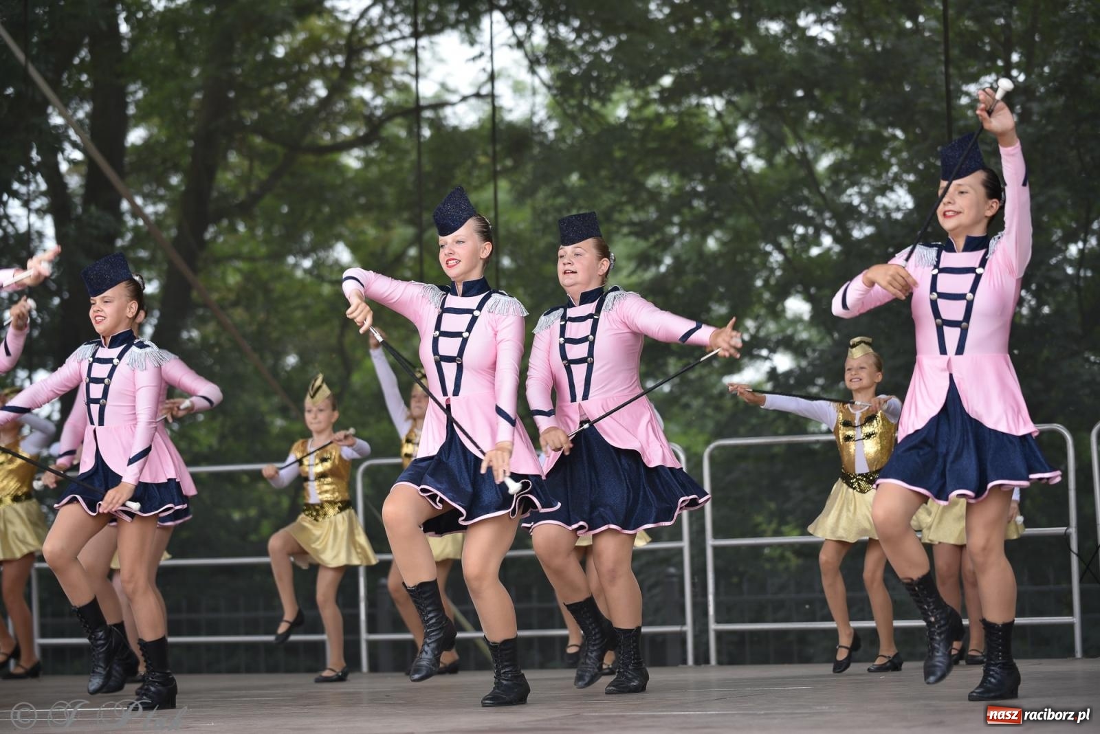Zdjęcie w galerii na portalu naszraciborz.pl: Pytanie na Śniadanie TVP w Raciborzu. Na Rynku, na zamku, w grodzie i arboretum [FOTO] wiadomości z regionu