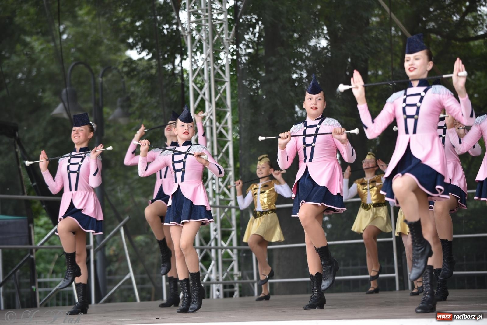 Zdjęcie w galerii na portalu naszraciborz.pl: Pytanie na Śniadanie TVP w Raciborzu. Na Rynku, na zamku, w grodzie i arboretum [FOTO] wiadomości z regionu