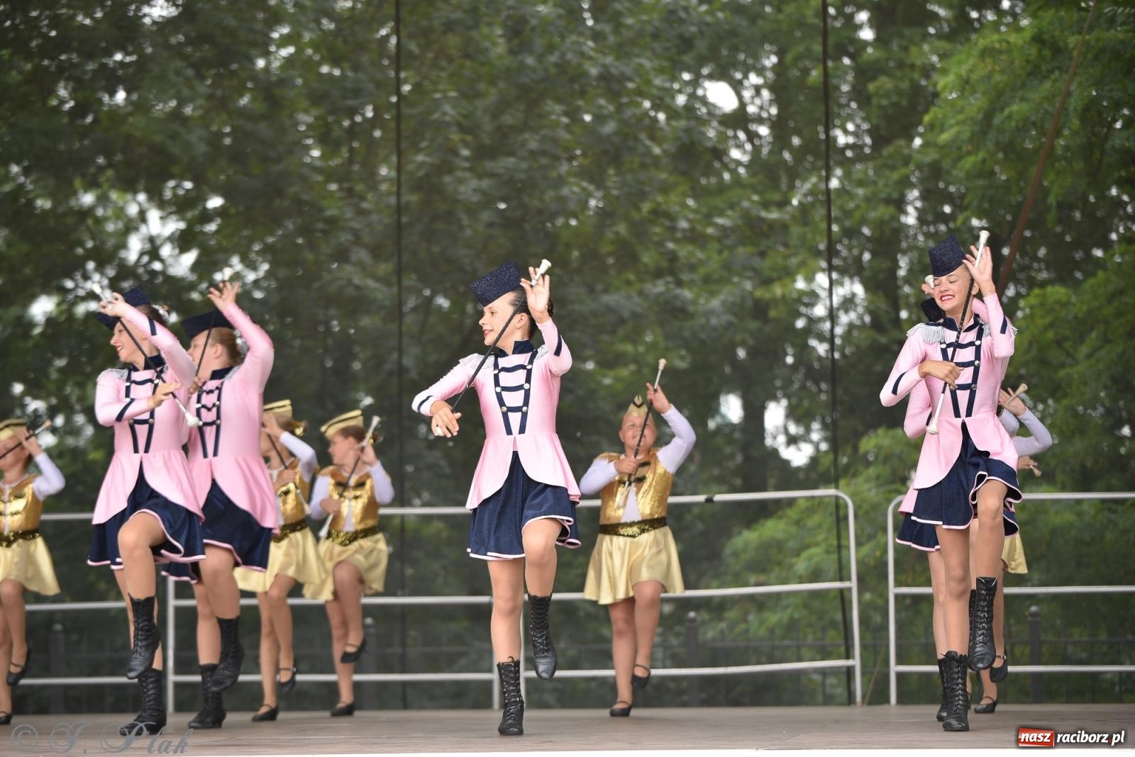 Zdjęcie w galerii na portalu naszraciborz.pl: Pytanie na Śniadanie TVP w Raciborzu. Na Rynku, na zamku, w grodzie i arboretum [FOTO] wiadomości z regionu