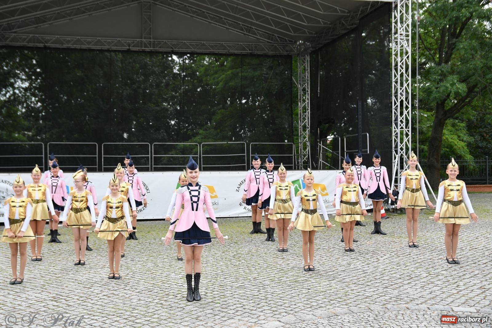 Zdjęcie w galerii na portalu naszraciborz.pl: Pytanie na Śniadanie TVP w Raciborzu. Na Rynku, na zamku, w grodzie i arboretum [FOTO] wiadomości z regionu