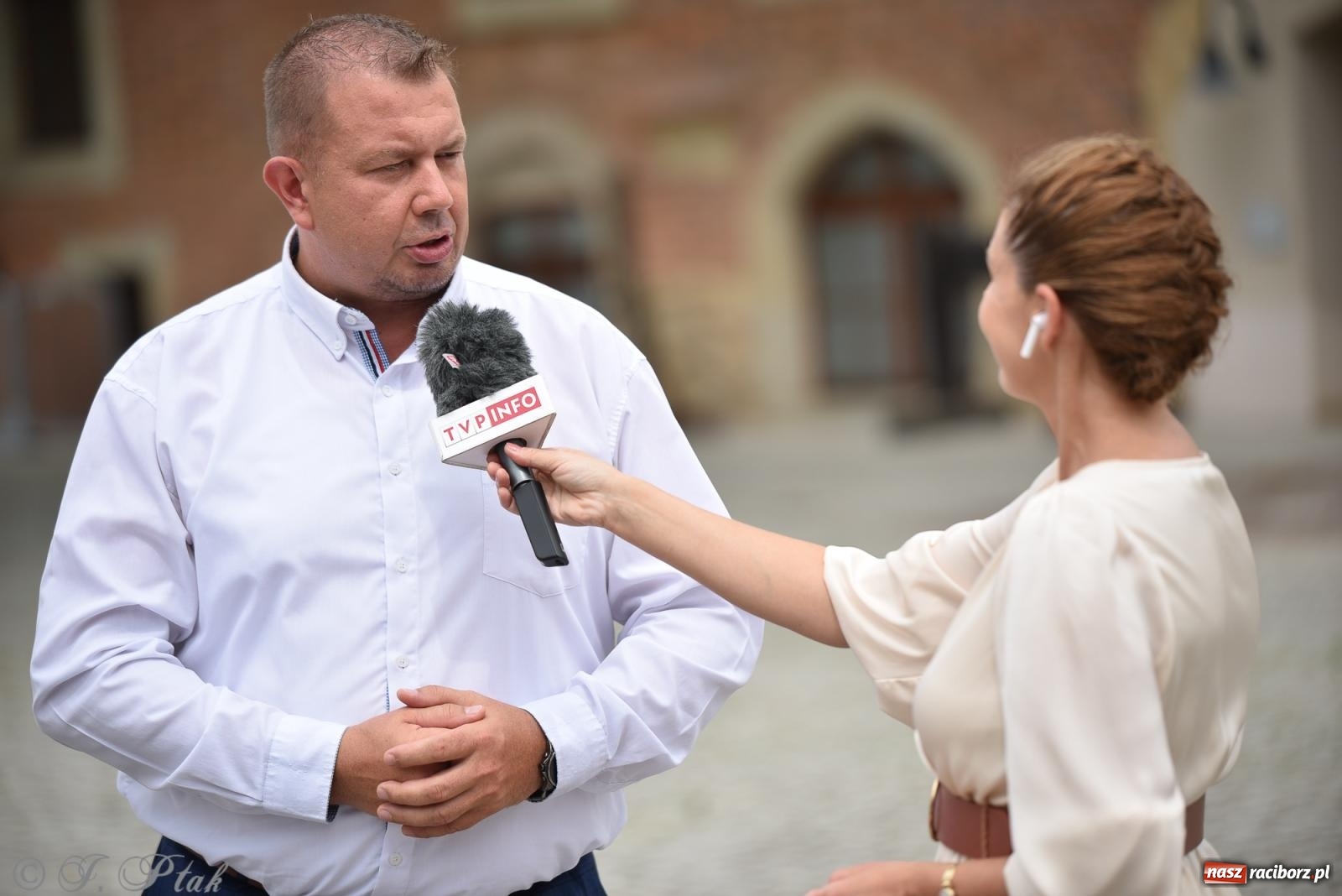 Zdjęcie w galerii na portalu naszraciborz.pl: Pytanie na Śniadanie TVP w Raciborzu. Na Rynku, na zamku, w grodzie i arboretum [FOTO] wiadomości z regionu