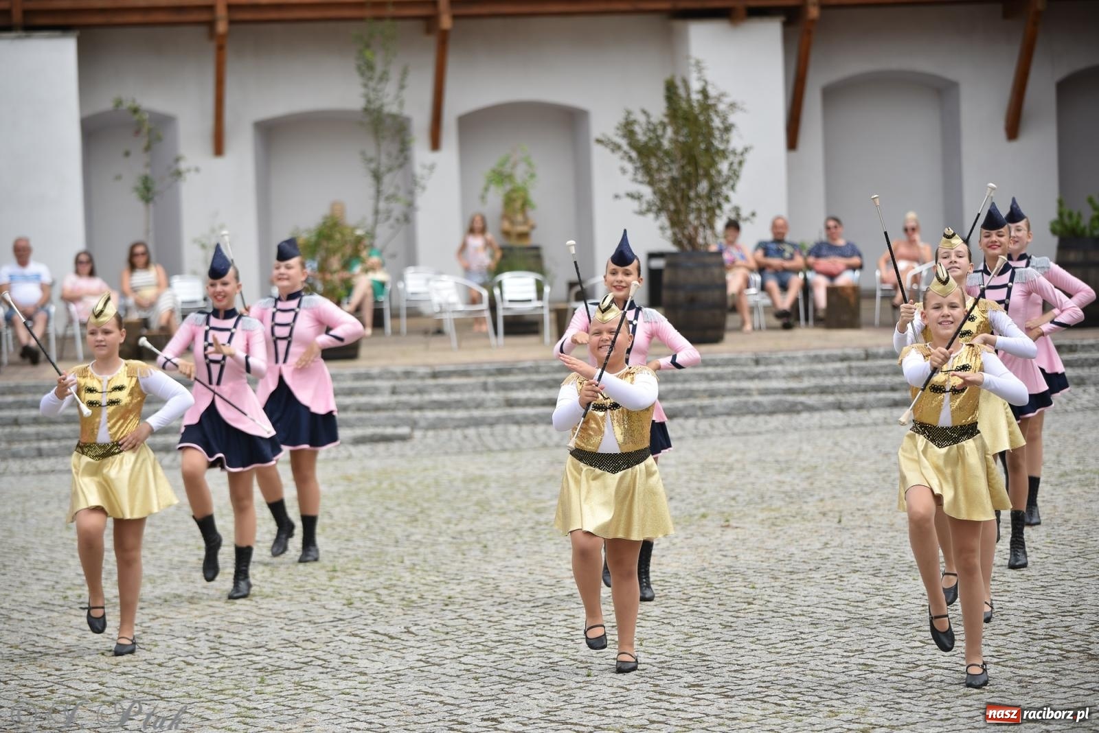 Zdjęcie w galerii na portalu naszraciborz.pl: Pytanie na Śniadanie TVP w Raciborzu. Na Rynku, na zamku, w grodzie i arboretum [FOTO] wiadomości z regionu