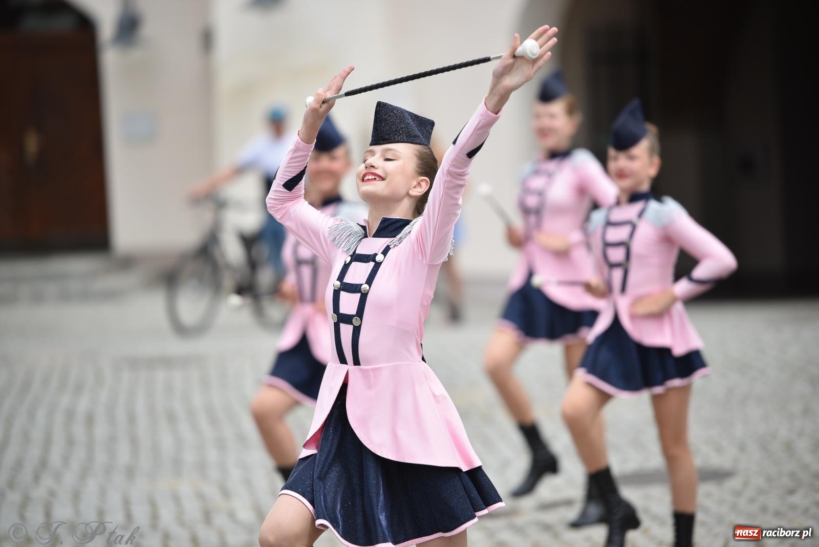 Zdjęcie w galerii na portalu naszraciborz.pl: Pytanie na Śniadanie TVP w Raciborzu. Na Rynku, na zamku, w grodzie i arboretum [FOTO] wiadomości z regionu