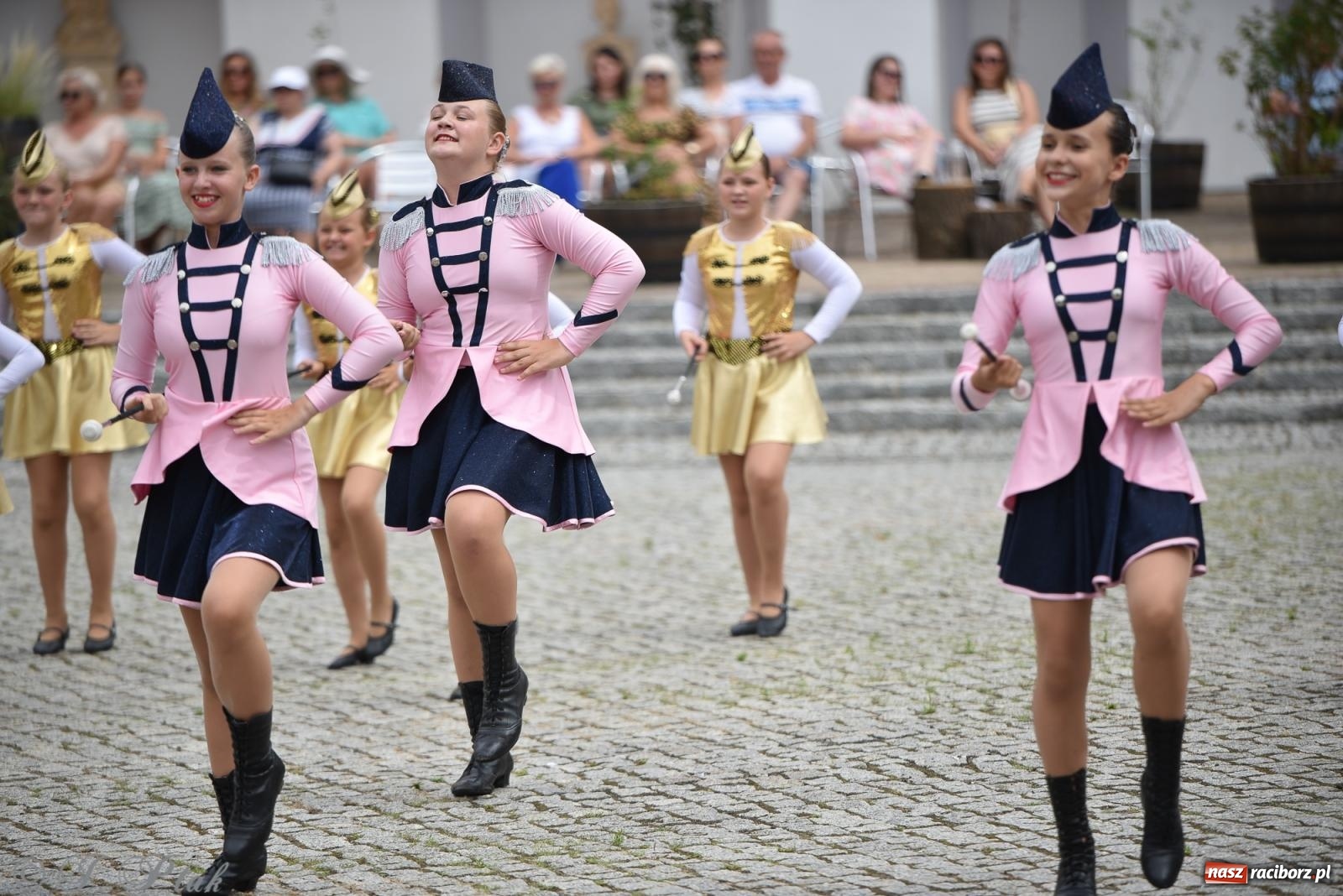 Zdjęcie w galerii na portalu naszraciborz.pl: Pytanie na Śniadanie TVP w Raciborzu. Na Rynku, na zamku, w grodzie i arboretum [FOTO] wiadomości z regionu