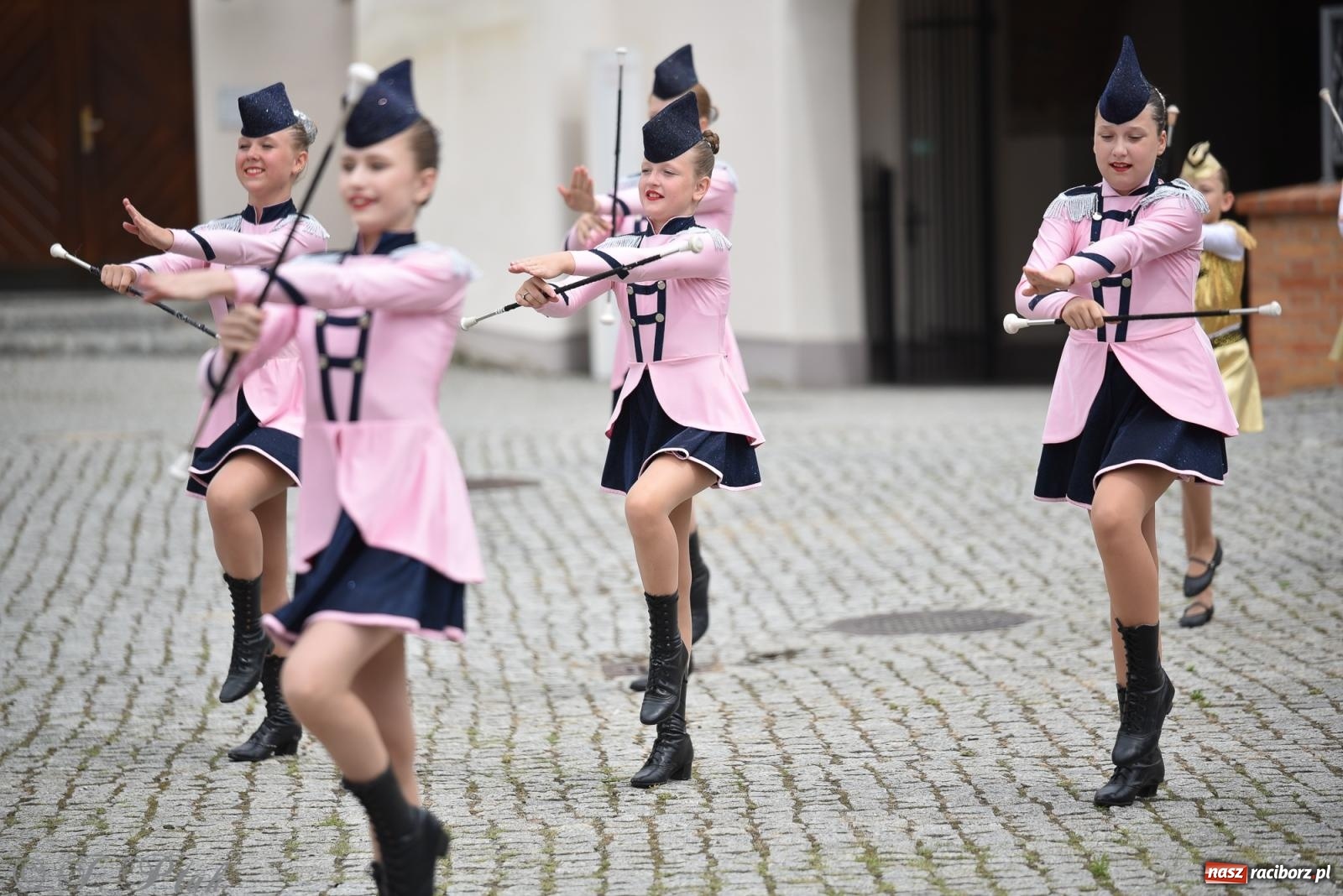 Zdjęcie w galerii na portalu naszraciborz.pl: Pytanie na Śniadanie TVP w Raciborzu. Na Rynku, na zamku, w grodzie i arboretum [FOTO] wiadomości z regionu