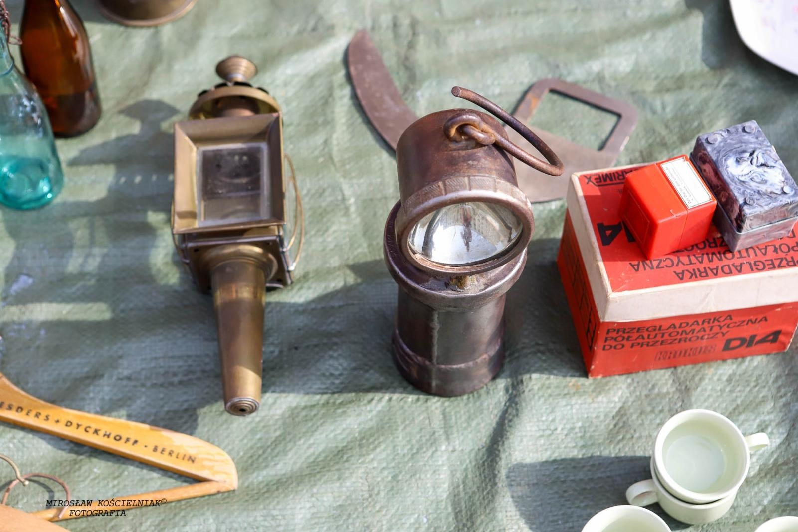 Zdjęcie w galerii na portalu naszraciborz.pl: Raciborski targ staroci ze studiem TVP w tle wiadomości z regionu