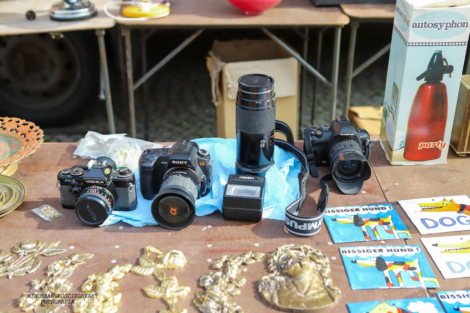 Zdjęcie w galerii na portalu naszraciborz.pl: Raciborski targ staroci ze studiem TVP w tle wiadomości z regionu