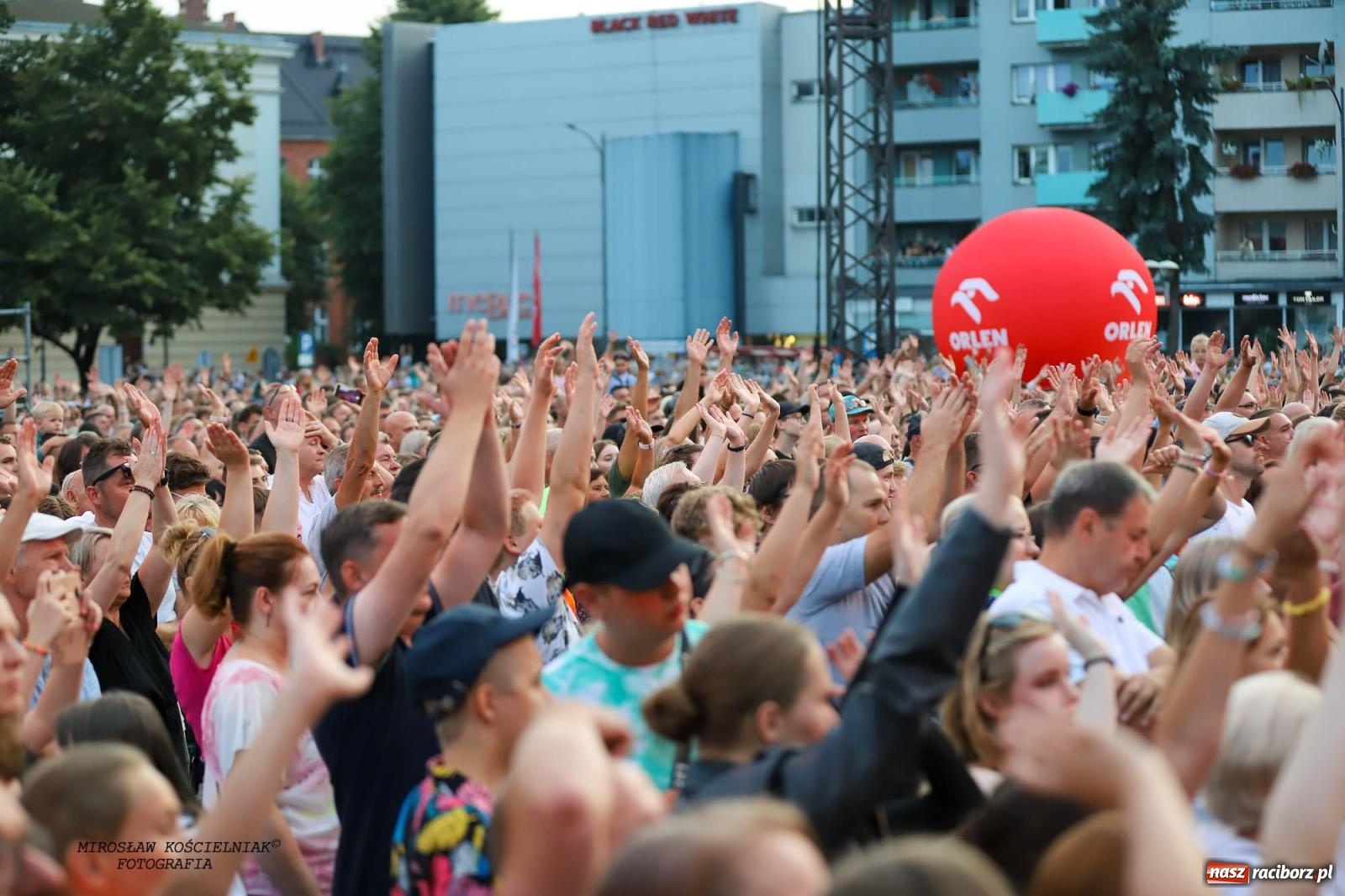 Zdjęcie w galerii na portalu naszraciborz.pl: Tysiące widzów na koncercie TVP i Polskiego Radia [FOTO] wiadomości z regionu
