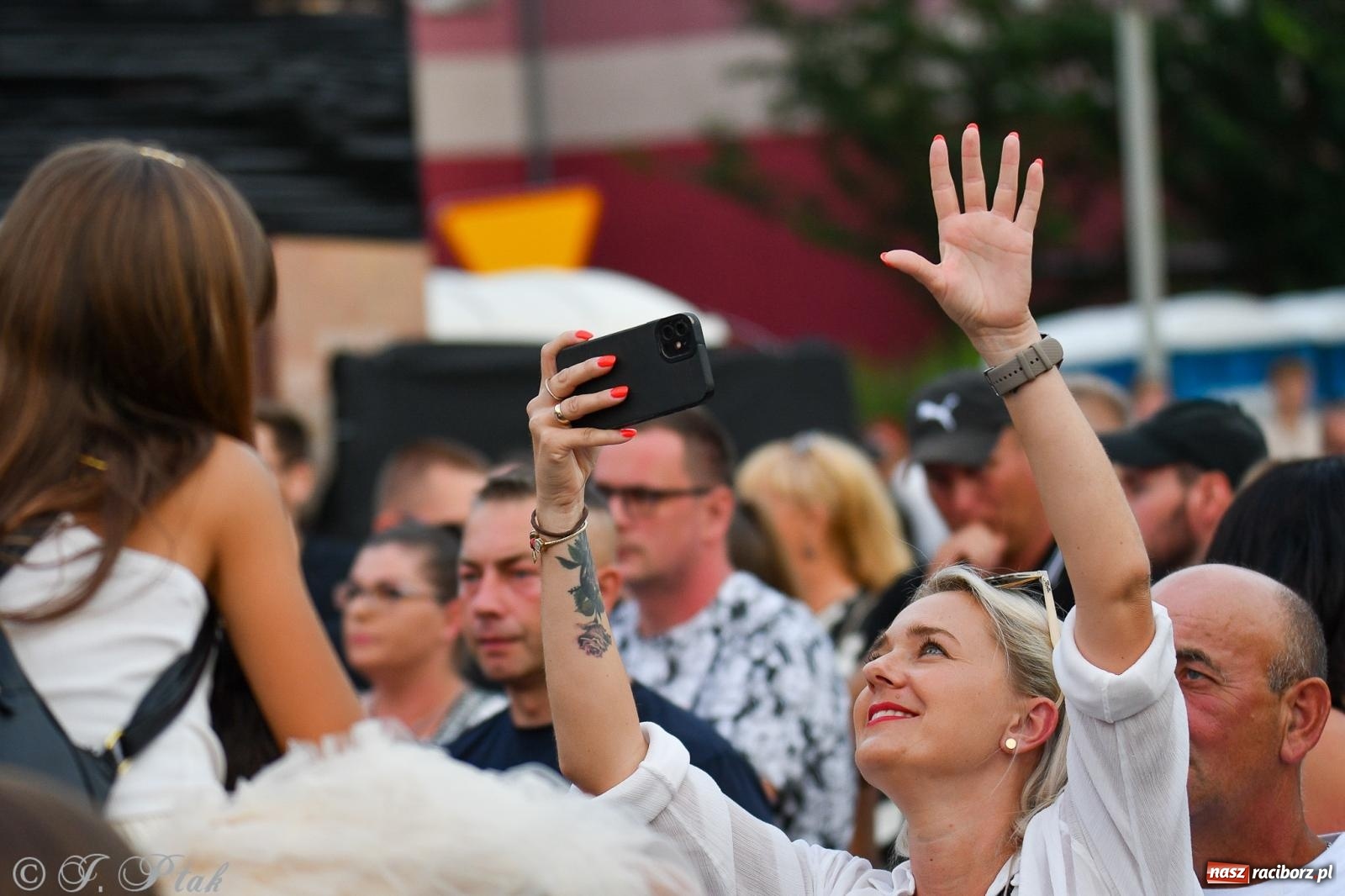 Zdjęcie w galerii na portalu naszraciborz.pl: Wielkie show Telewizji Polskiej w Raciborzu. Te gwiazdy rozgrzały publiczność wiadomości z regionu