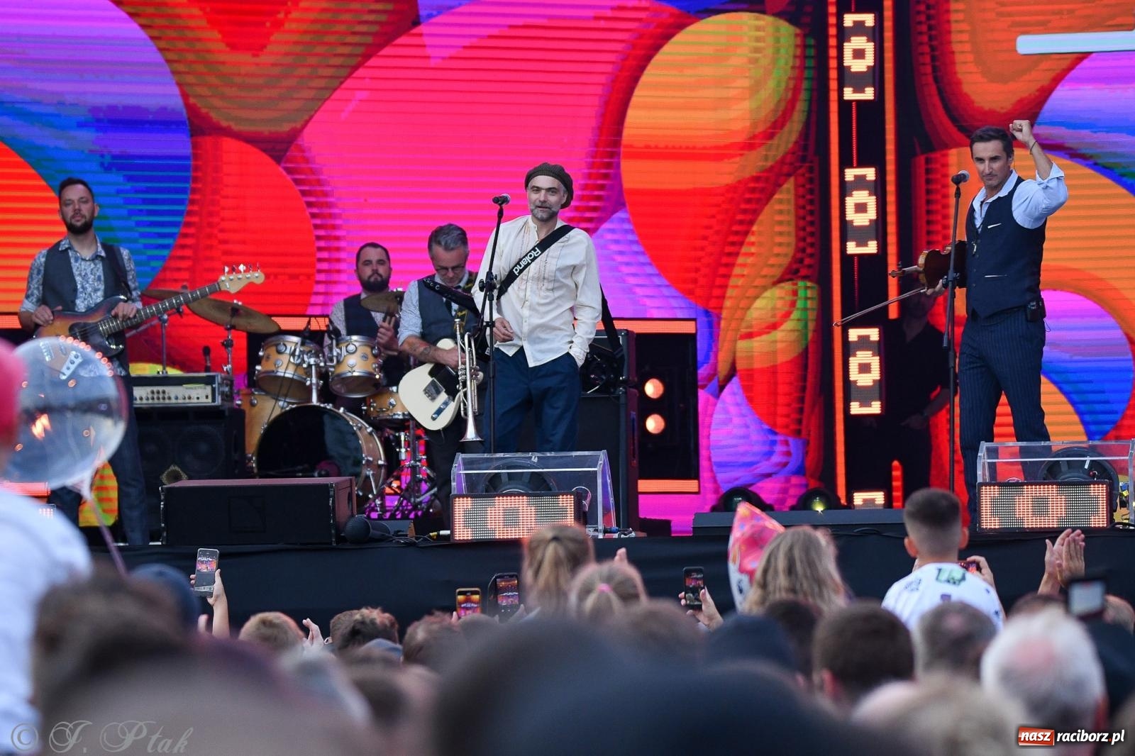 Zdjęcie w galerii na portalu naszraciborz.pl: Wielkie show Telewizji Polskiej w Raciborzu. Te gwiazdy rozgrzały publiczność wiadomości z regionu