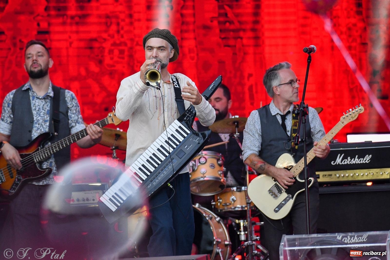 Zdjęcie w galerii na portalu naszraciborz.pl: Wielkie show Telewizji Polskiej w Raciborzu. Te gwiazdy rozgrzały publiczność wiadomości z regionu