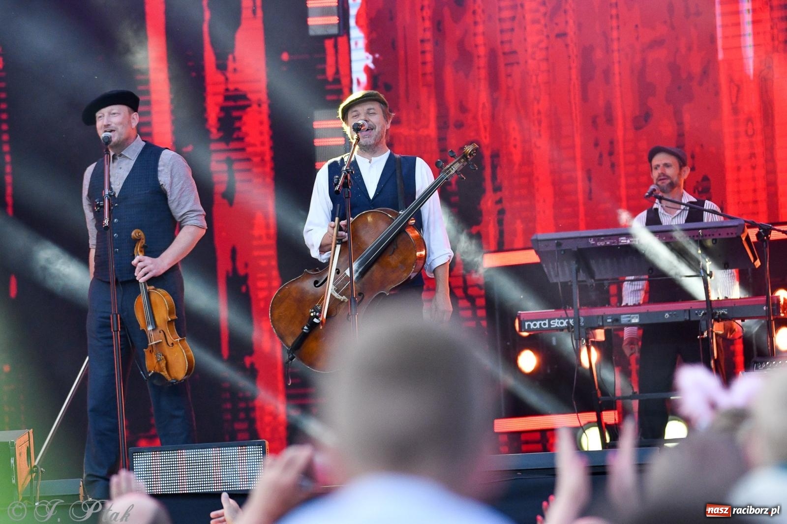 Zdjęcie w galerii na portalu naszraciborz.pl: Wielkie show Telewizji Polskiej w Raciborzu. Te gwiazdy rozgrzały publiczność wiadomości z regionu