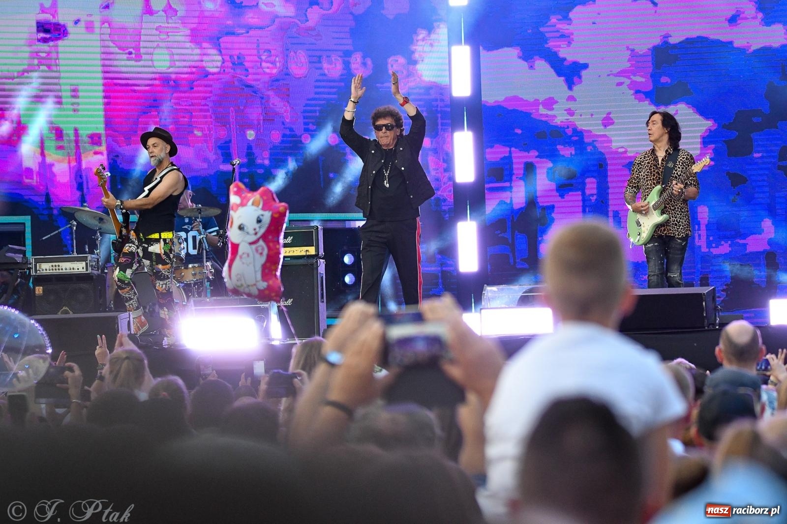 Zdjęcie w galerii na portalu naszraciborz.pl: Wielkie show Telewizji Polskiej w Raciborzu. Te gwiazdy rozgrzały publiczność wiadomości z regionu