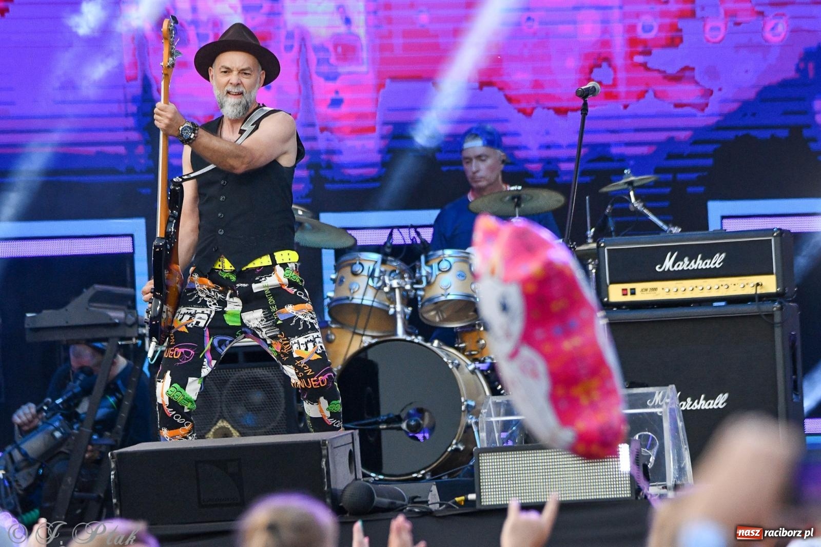 Zdjęcie w galerii na portalu naszraciborz.pl: Wielkie show Telewizji Polskiej w Raciborzu. Te gwiazdy rozgrzały publiczność wiadomości z regionu