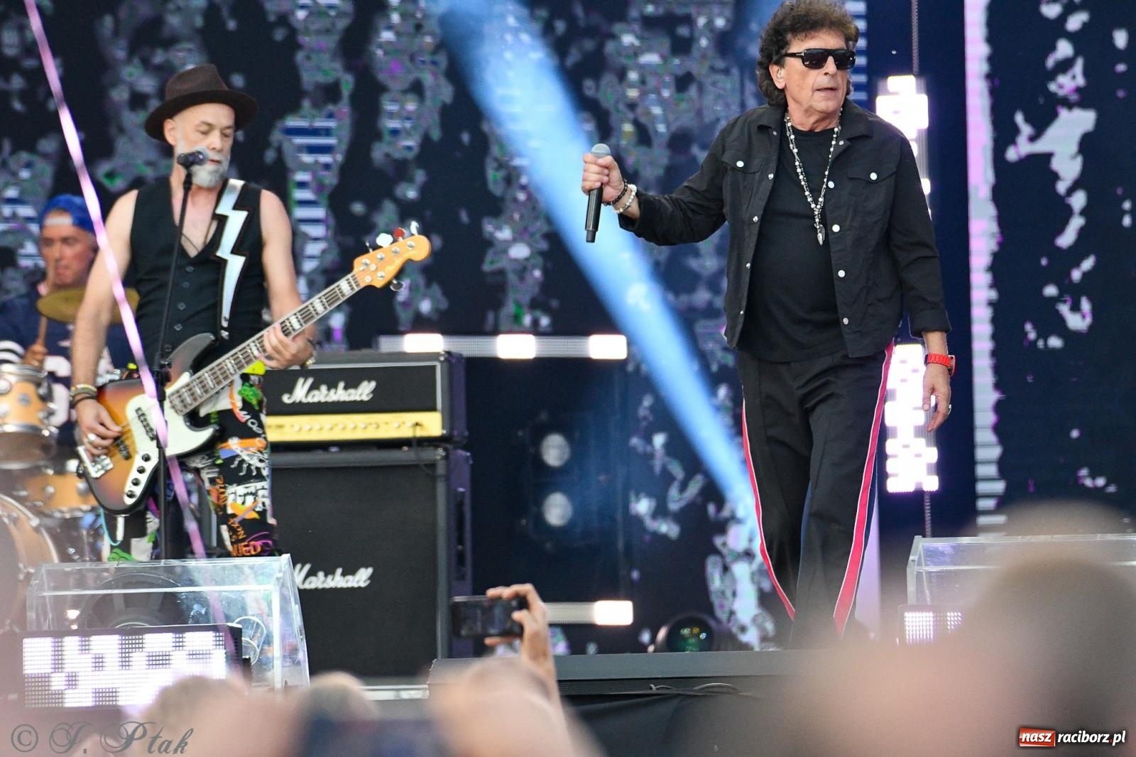 Zdjęcie w galerii na portalu naszraciborz.pl: Wielkie show Telewizji Polskiej w Raciborzu. Te gwiazdy rozgrzały publiczność wiadomości z regionu