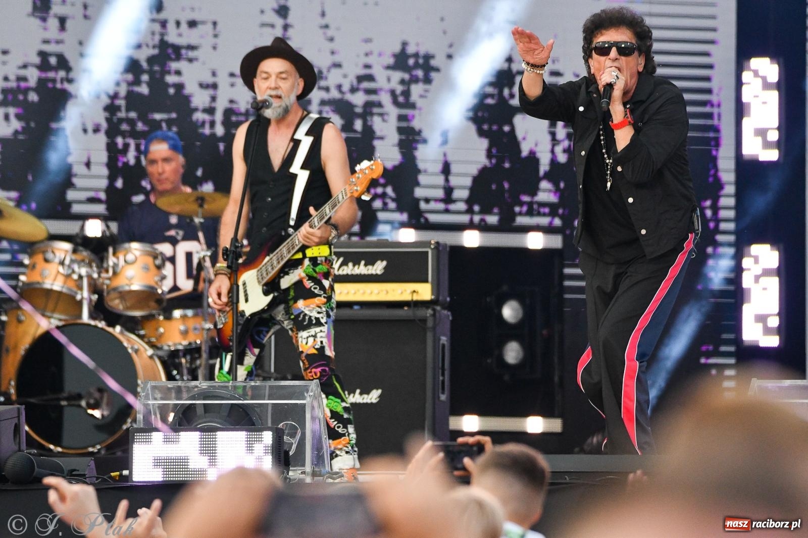 Zdjęcie w galerii na portalu naszraciborz.pl: Wielkie show Telewizji Polskiej w Raciborzu. Te gwiazdy rozgrzały publiczność wiadomości z regionu