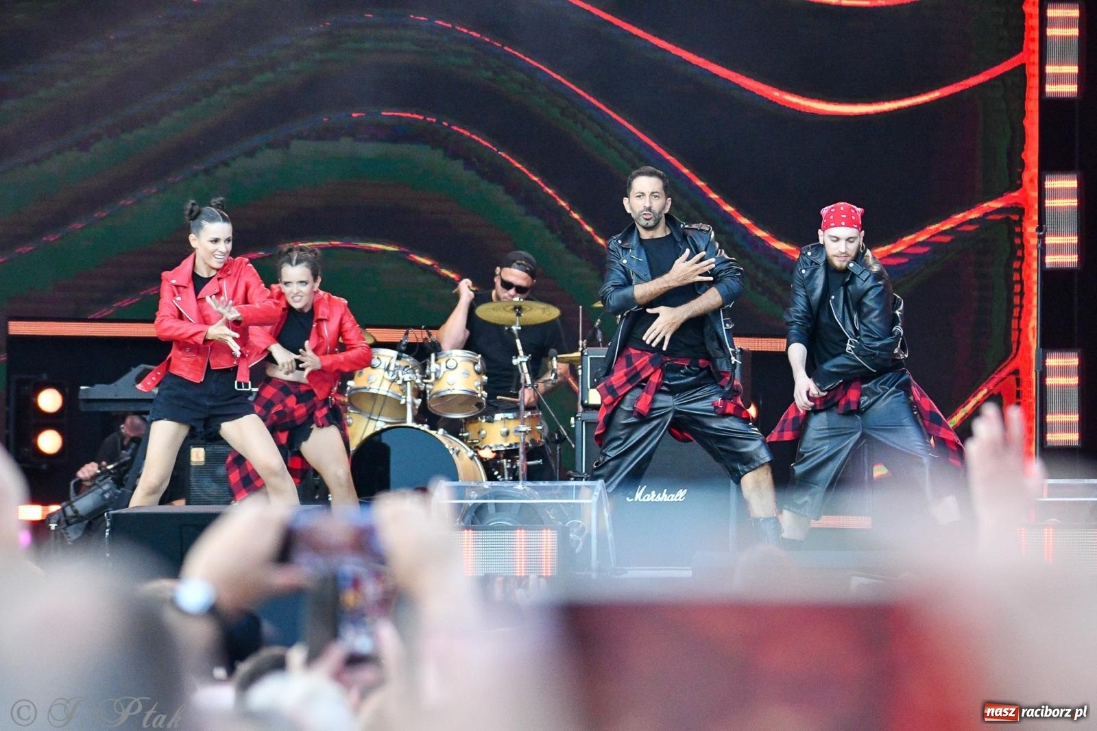 Zdjęcie w galerii na portalu naszraciborz.pl: Wielkie show Telewizji Polskiej w Raciborzu. Te gwiazdy rozgrzały publiczność wiadomości z regionu