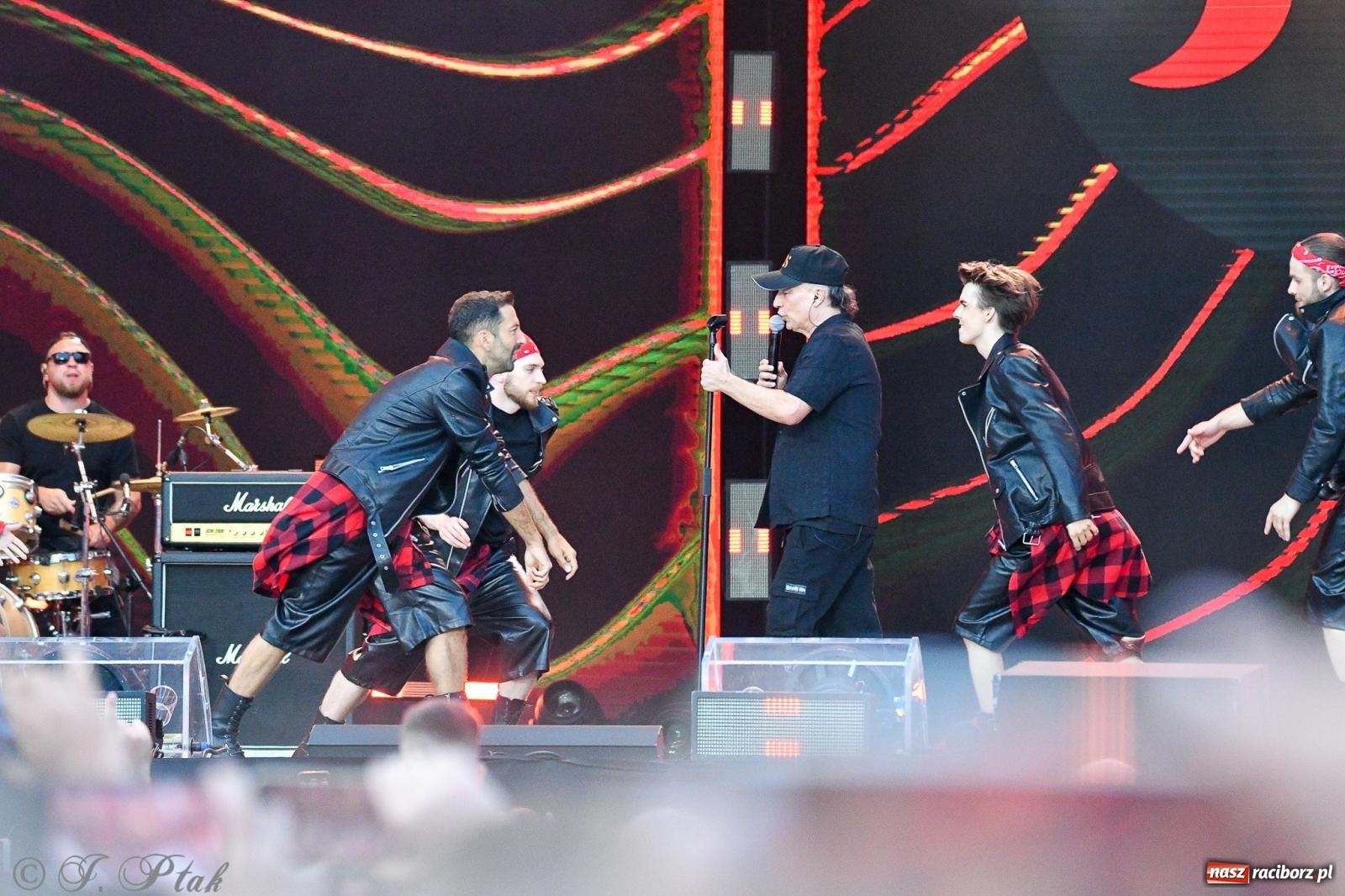 Zdjęcie w galerii na portalu naszraciborz.pl: Wielkie show Telewizji Polskiej w Raciborzu. Te gwiazdy rozgrzały publiczność wiadomości z regionu