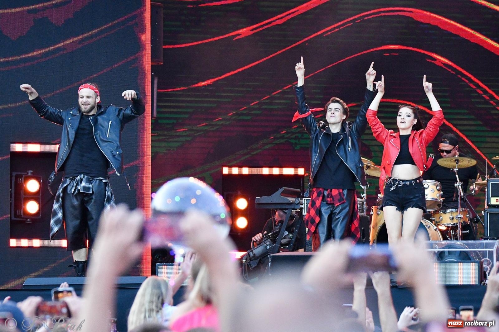 Zdjęcie w galerii na portalu naszraciborz.pl: Wielkie show Telewizji Polskiej w Raciborzu. Te gwiazdy rozgrzały publiczność wiadomości z regionu