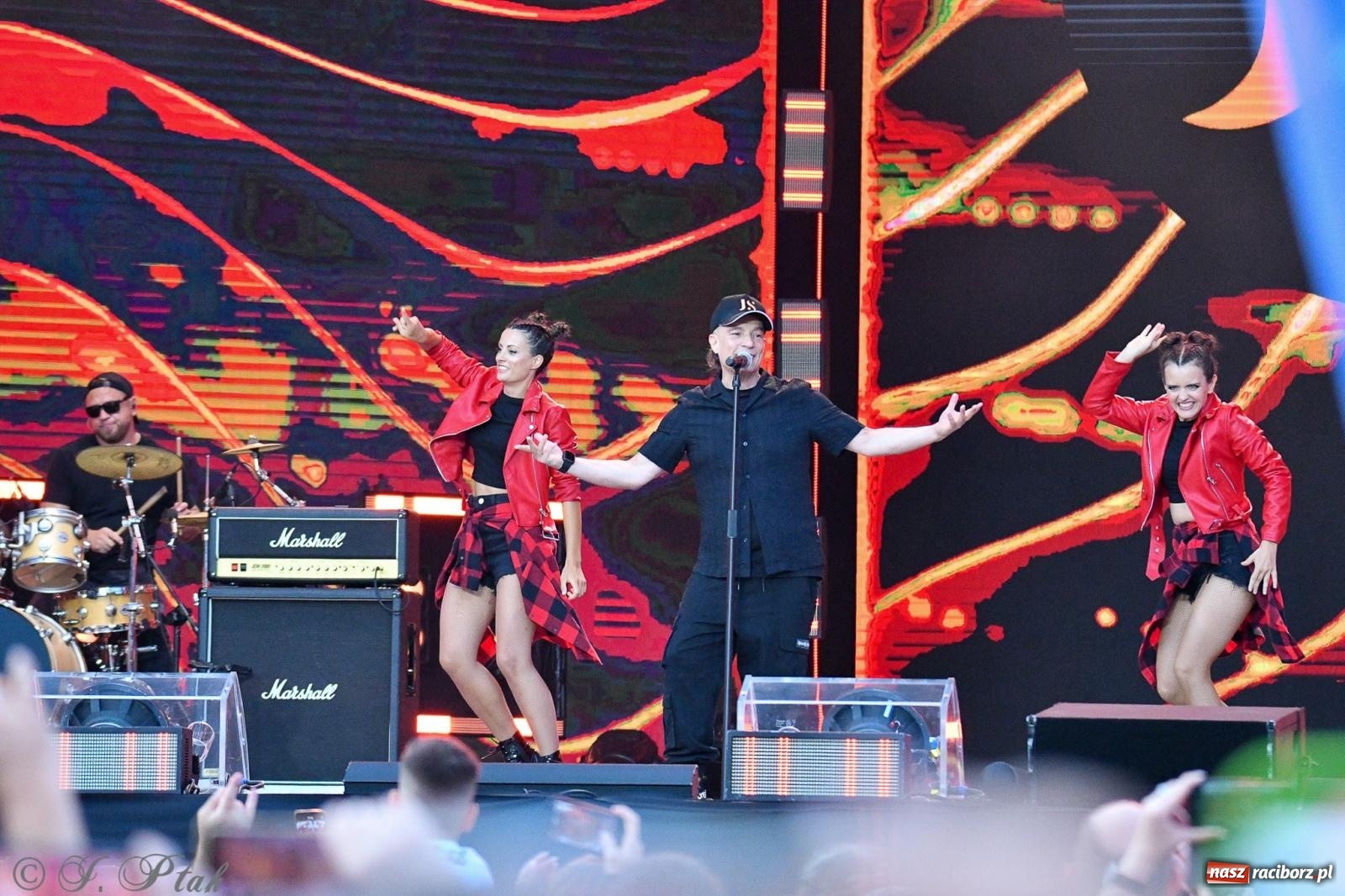 Zdjęcie w galerii na portalu naszraciborz.pl: Wielkie show Telewizji Polskiej w Raciborzu. Te gwiazdy rozgrzały publiczność wiadomości z regionu