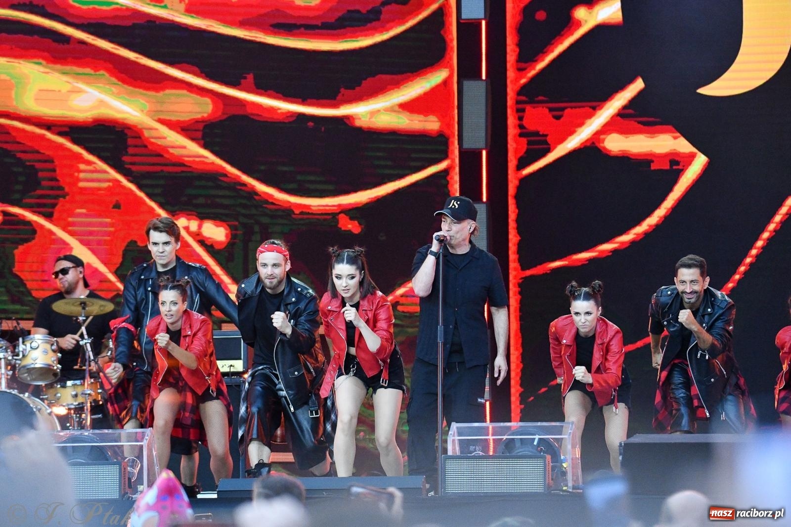 Zdjęcie w galerii na portalu naszraciborz.pl: Wielkie show Telewizji Polskiej w Raciborzu. Te gwiazdy rozgrzały publiczność wiadomości z regionu