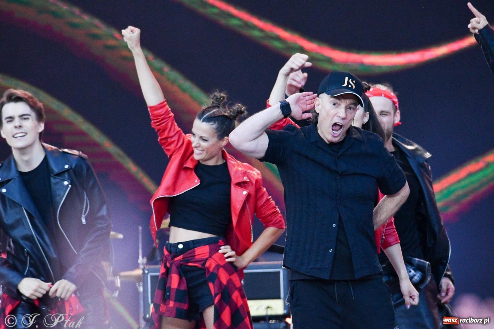 Zdjęcie w galerii na portalu naszraciborz.pl: Wielkie show Telewizji Polskiej w Raciborzu. Te gwiazdy rozgrzały publiczność wiadomości z regionu