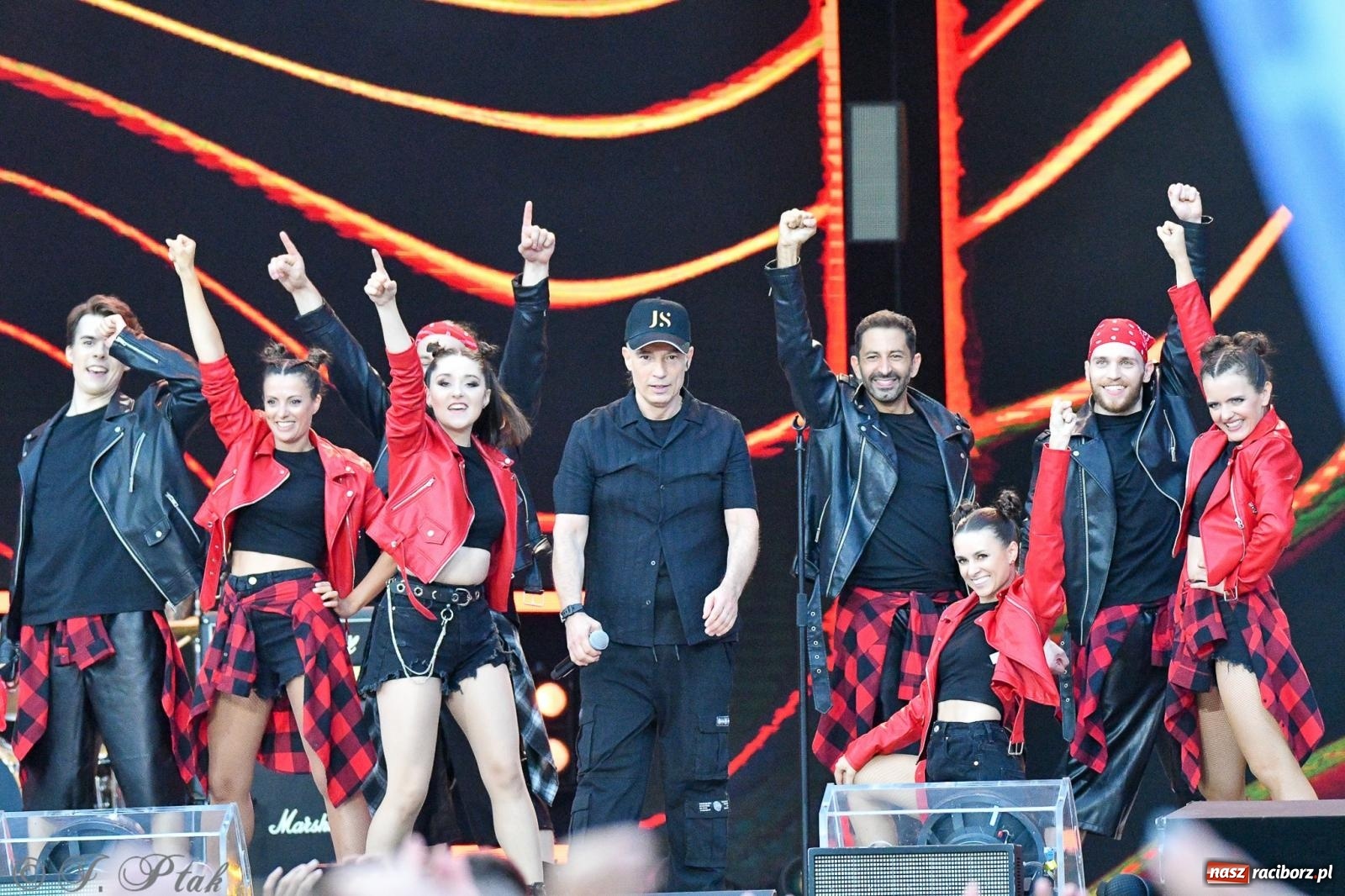 Zdjęcie w galerii na portalu naszraciborz.pl: Wielkie show Telewizji Polskiej w Raciborzu. Te gwiazdy rozgrzały publiczność wiadomości z regionu