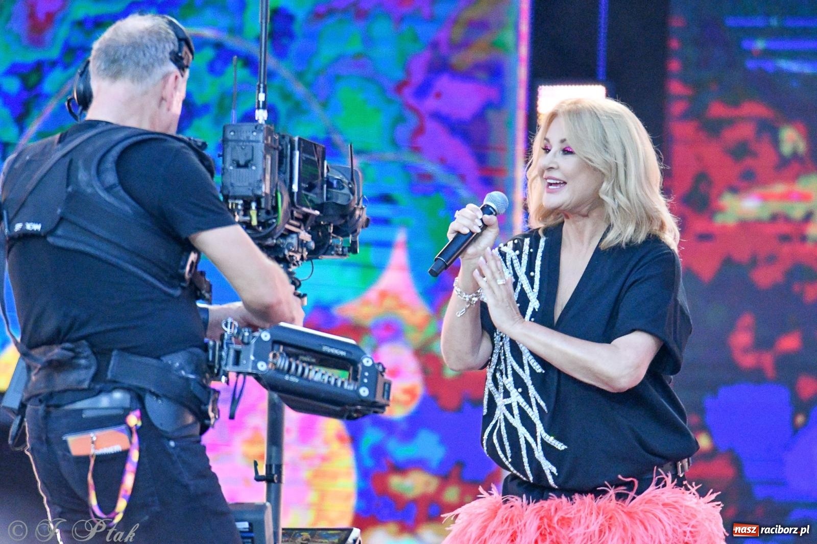 Zdjęcie w galerii na portalu naszraciborz.pl: Wielkie show Telewizji Polskiej w Raciborzu. Te gwiazdy rozgrzały publiczność wiadomości z regionu
