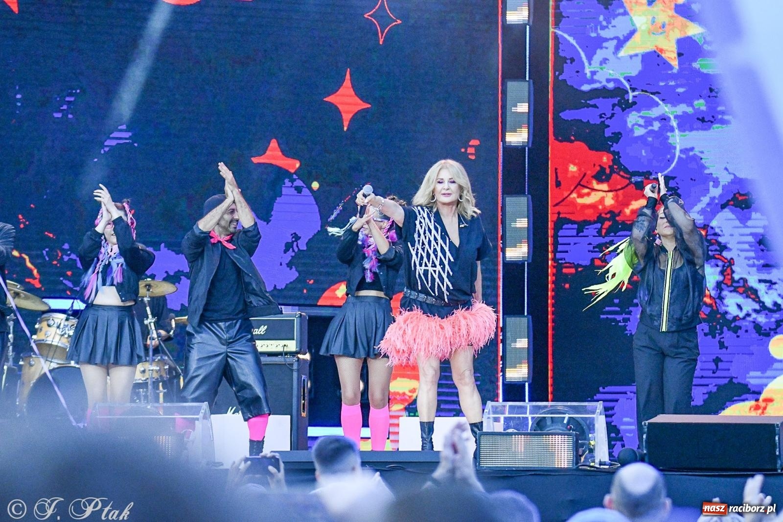Zdjęcie w galerii na portalu naszraciborz.pl: Wielkie show Telewizji Polskiej w Raciborzu. Te gwiazdy rozgrzały publiczność wiadomości z regionu
